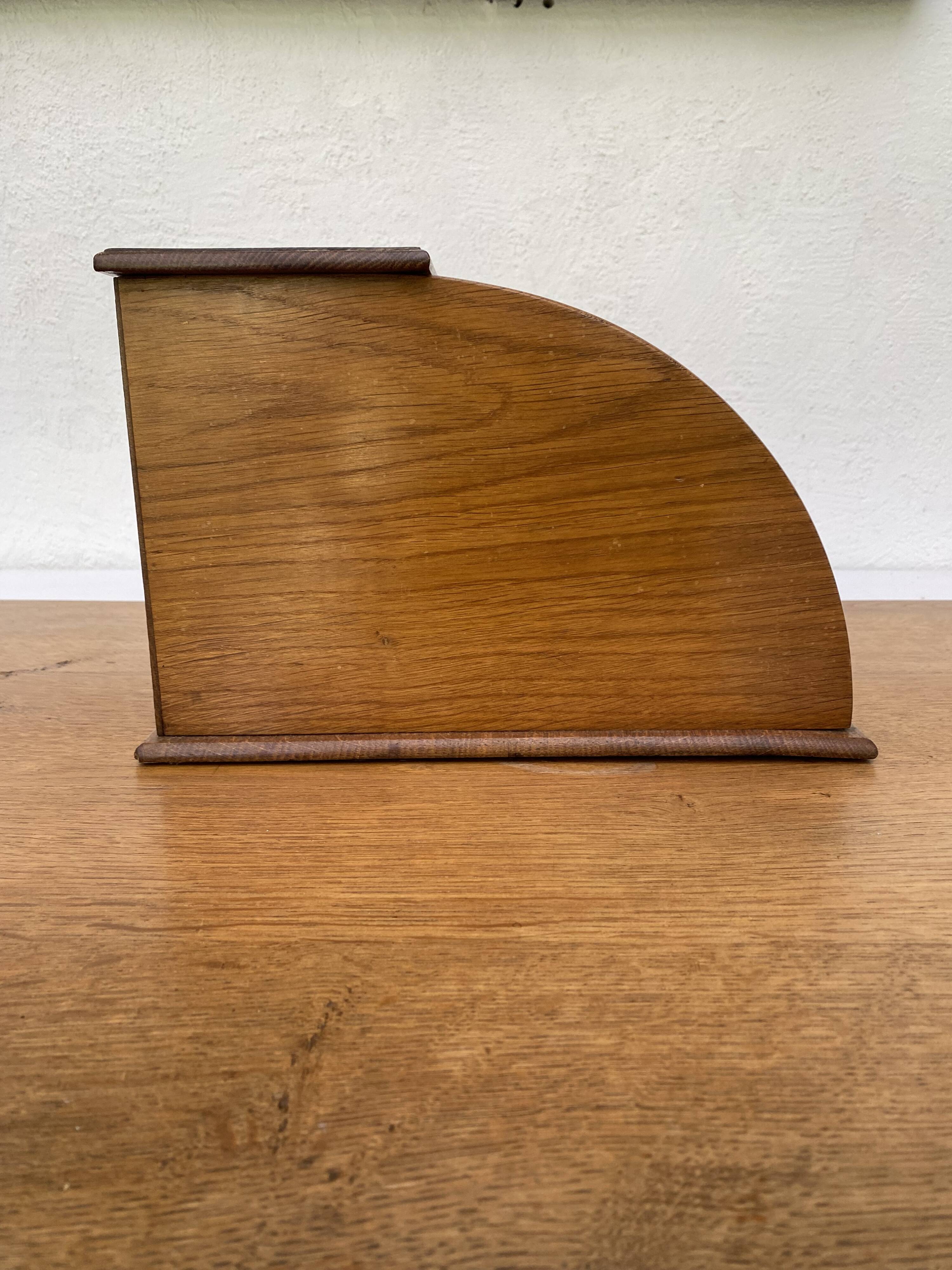 Curtain cabinet