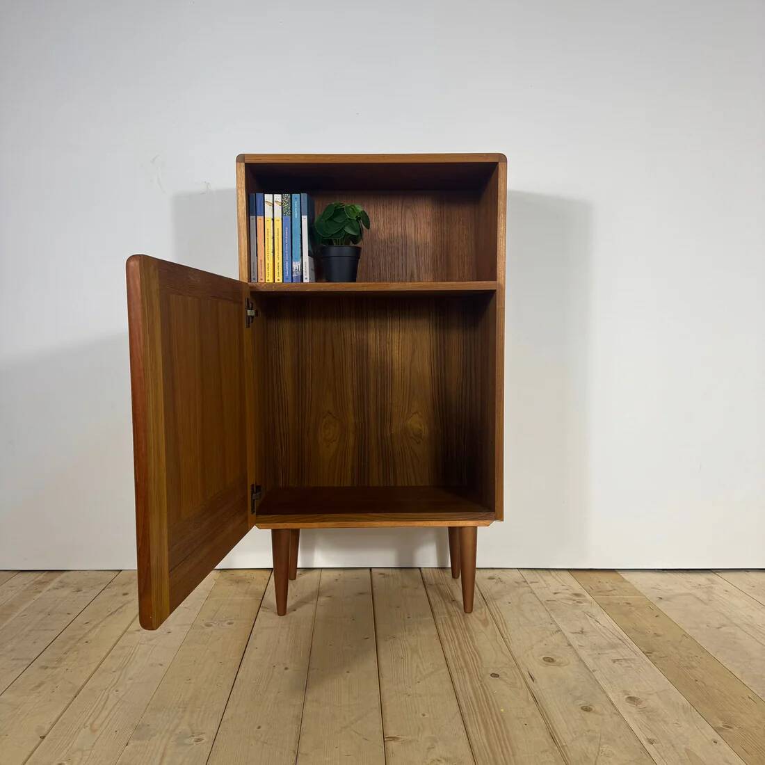 Small teak cabinet by Dyrlund – Danish mid-century design, 1960s
