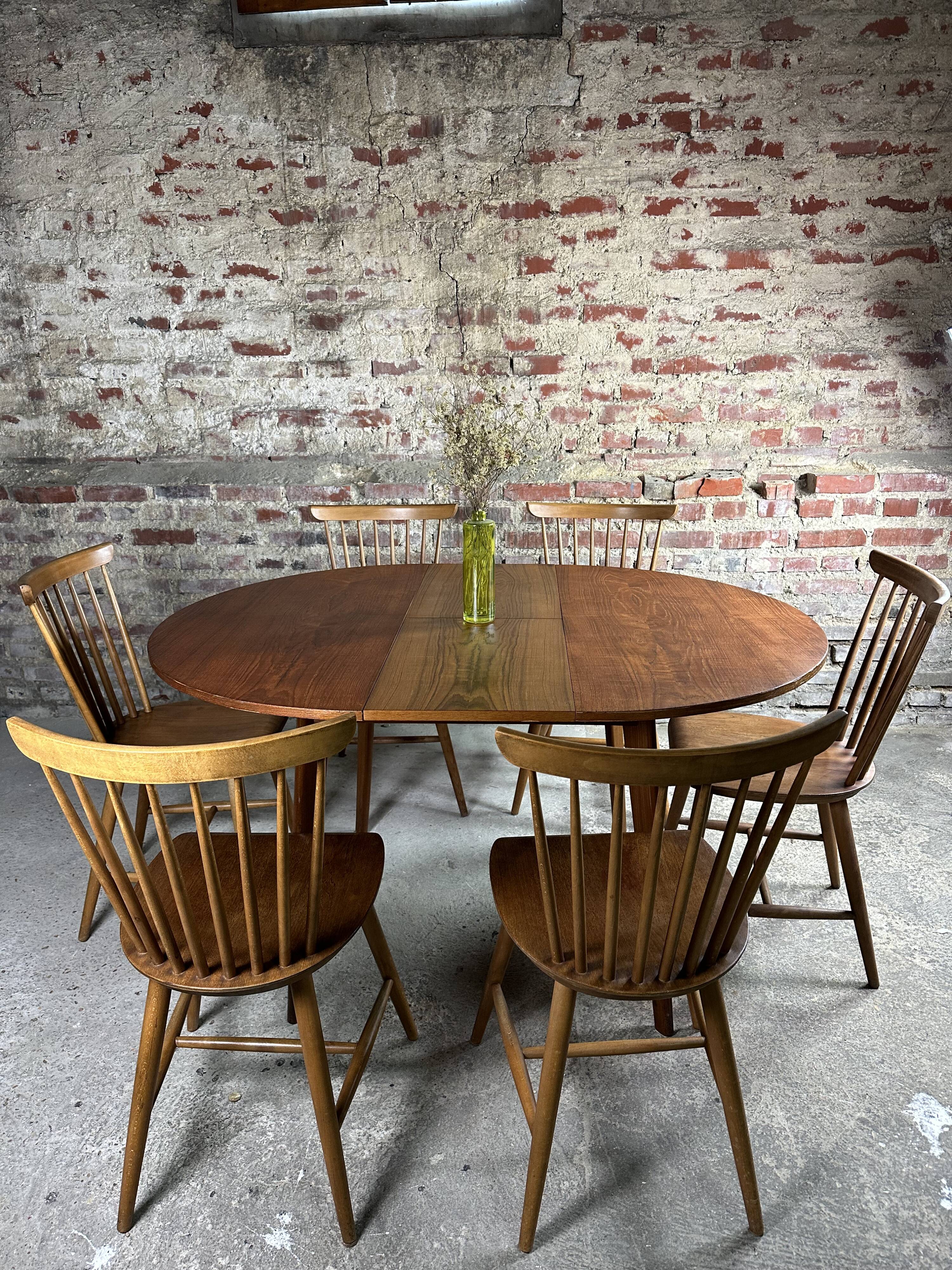 Scandinavian round teak table with integrated extension 70'S