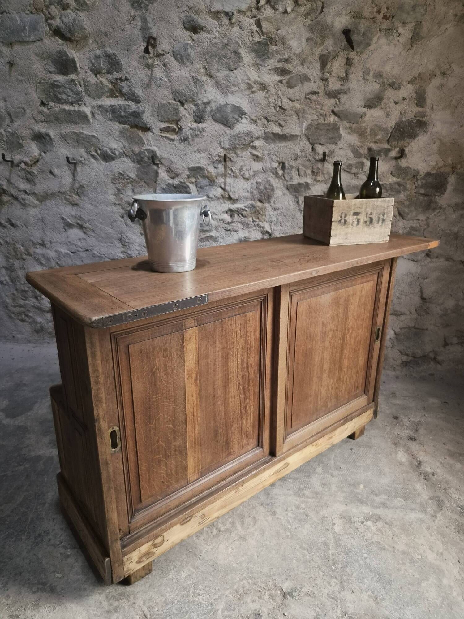 Pharmacy counter in antique oak / kitchen island, circa 1870–1900