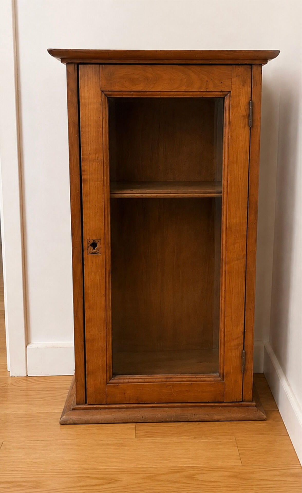 Small antique wooden display cabinet – glass door