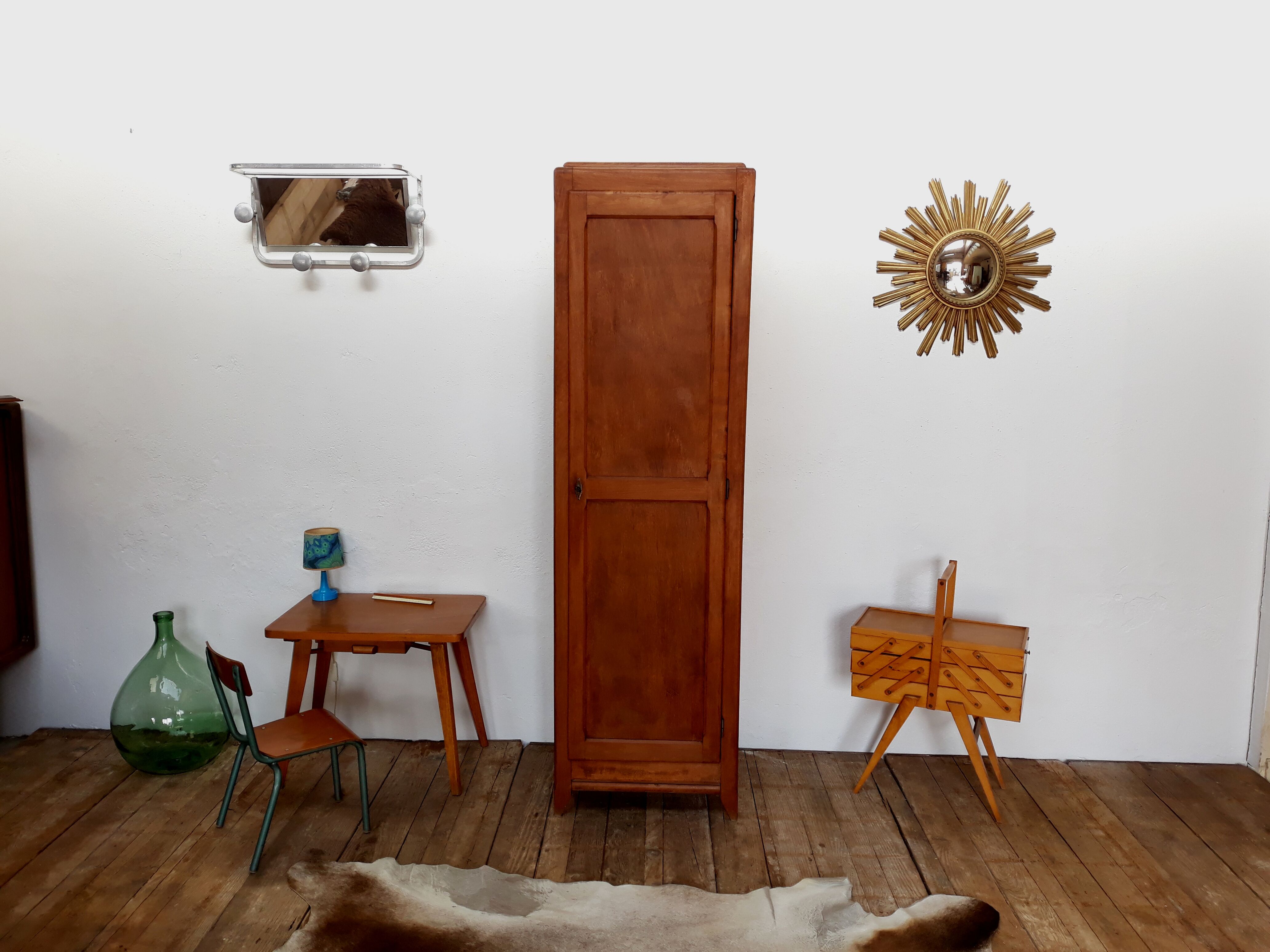 Armoire parisienne vestiaire vintage