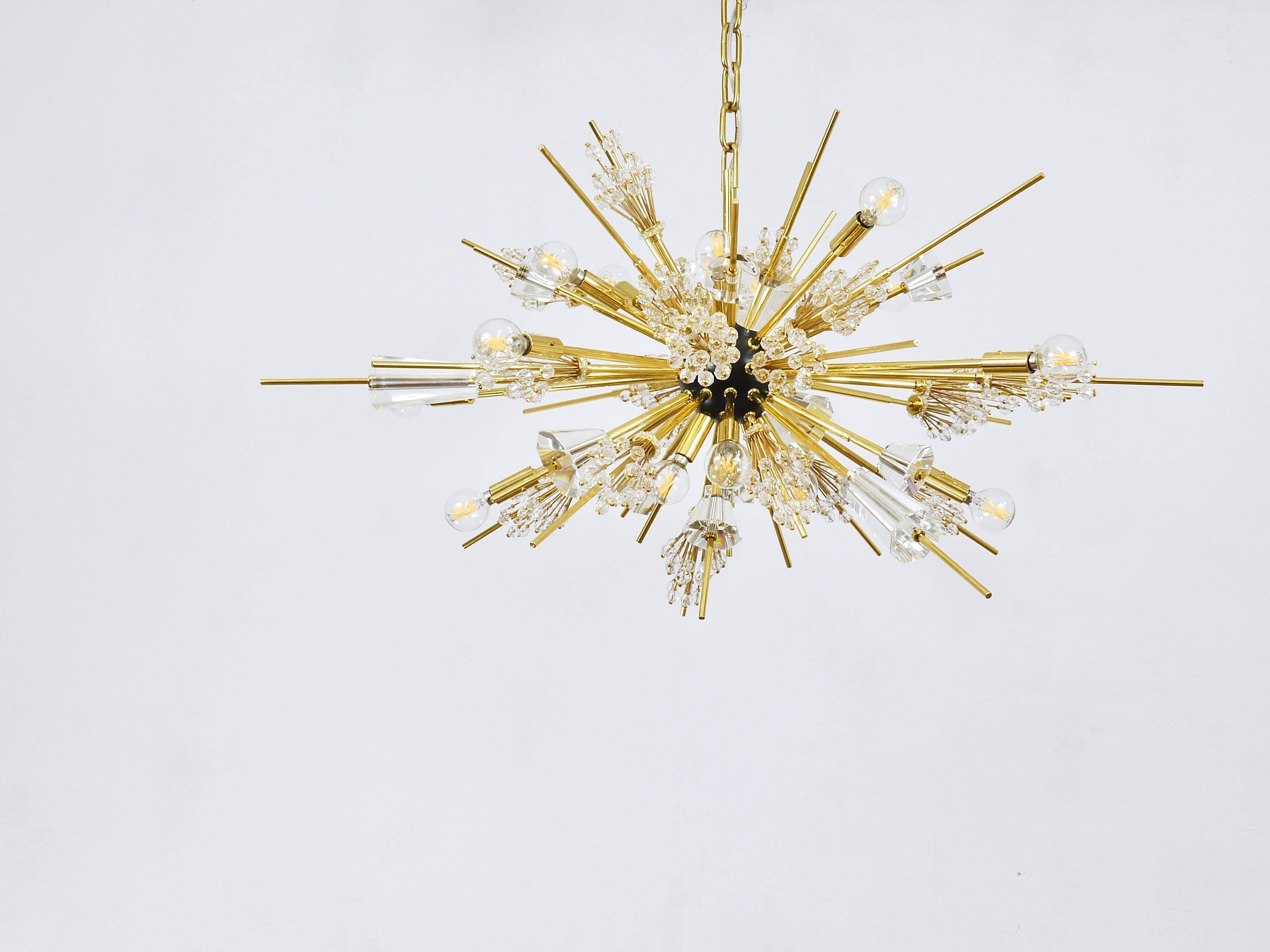 Grand Sputnik chandelier Metropolitan Opera in crystal and brass J.L. Lobmeyr