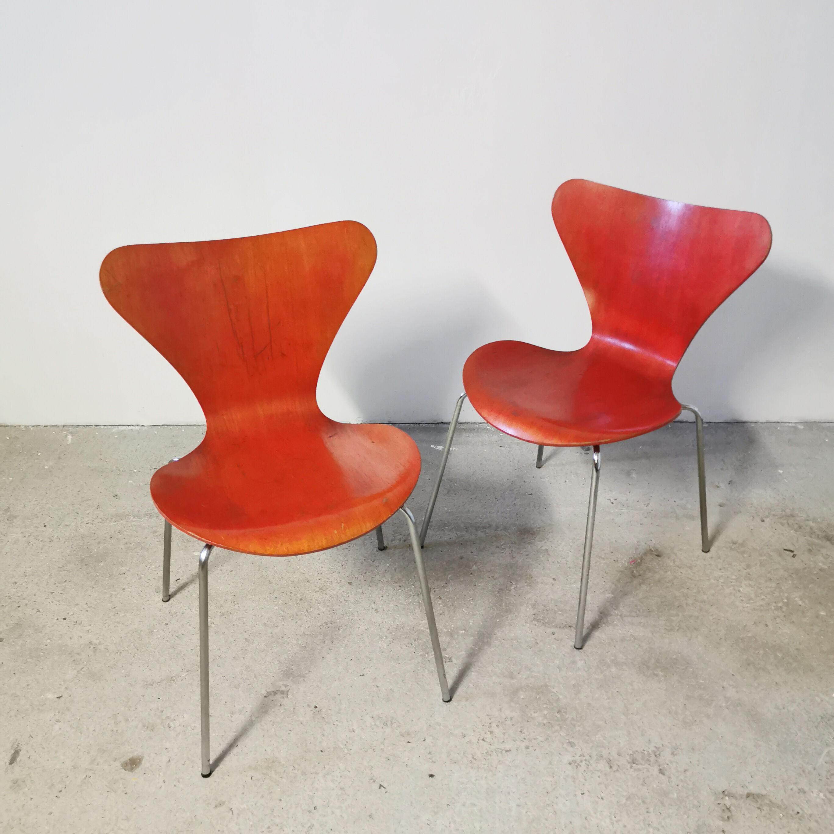 Pair of chairs 3107 by Arne Jacobsen for Fritz Hansen, 1976