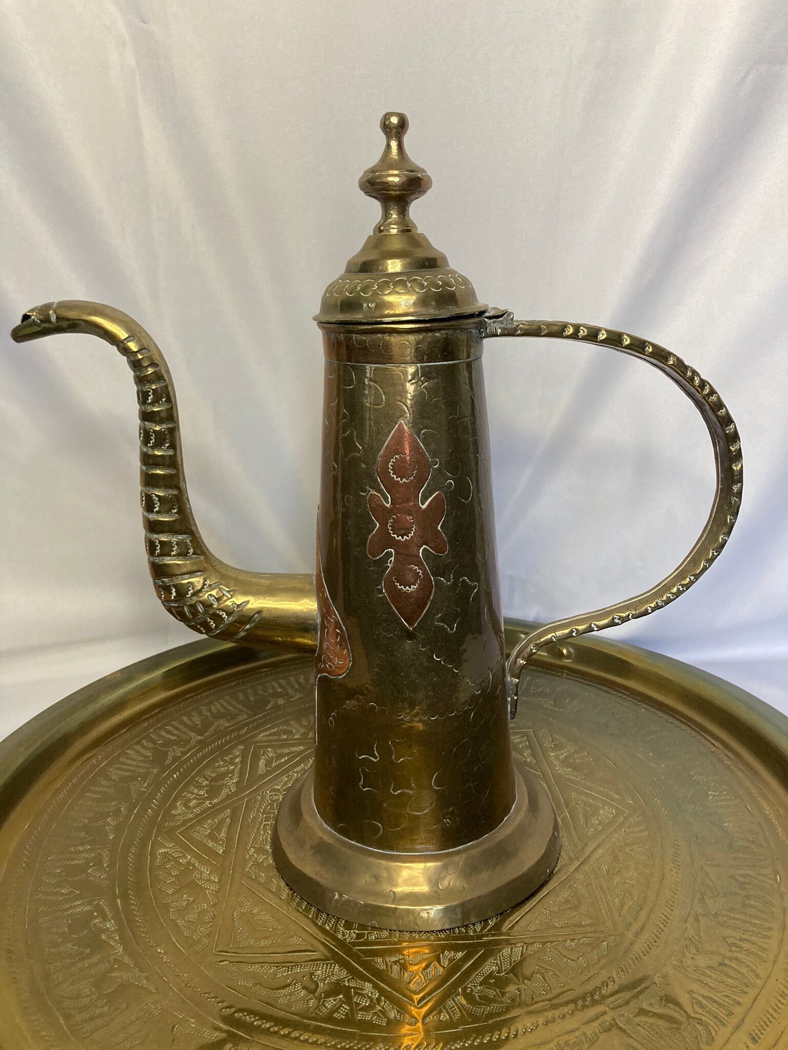 Lot en cuivre ancien plateau et théière orientale XXème