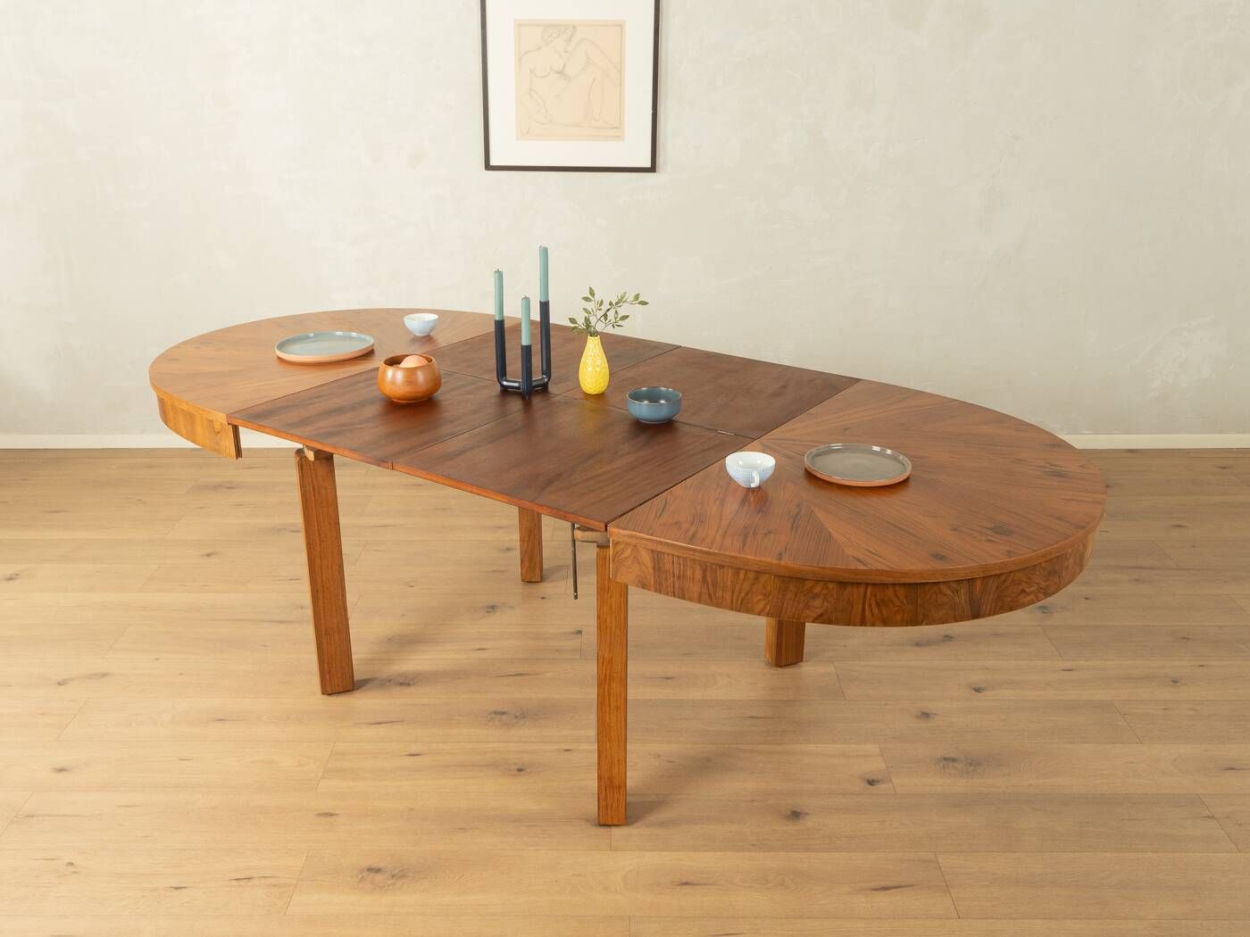 Elegant extendable dining table by Ruscheweyh, 1930s, walnut