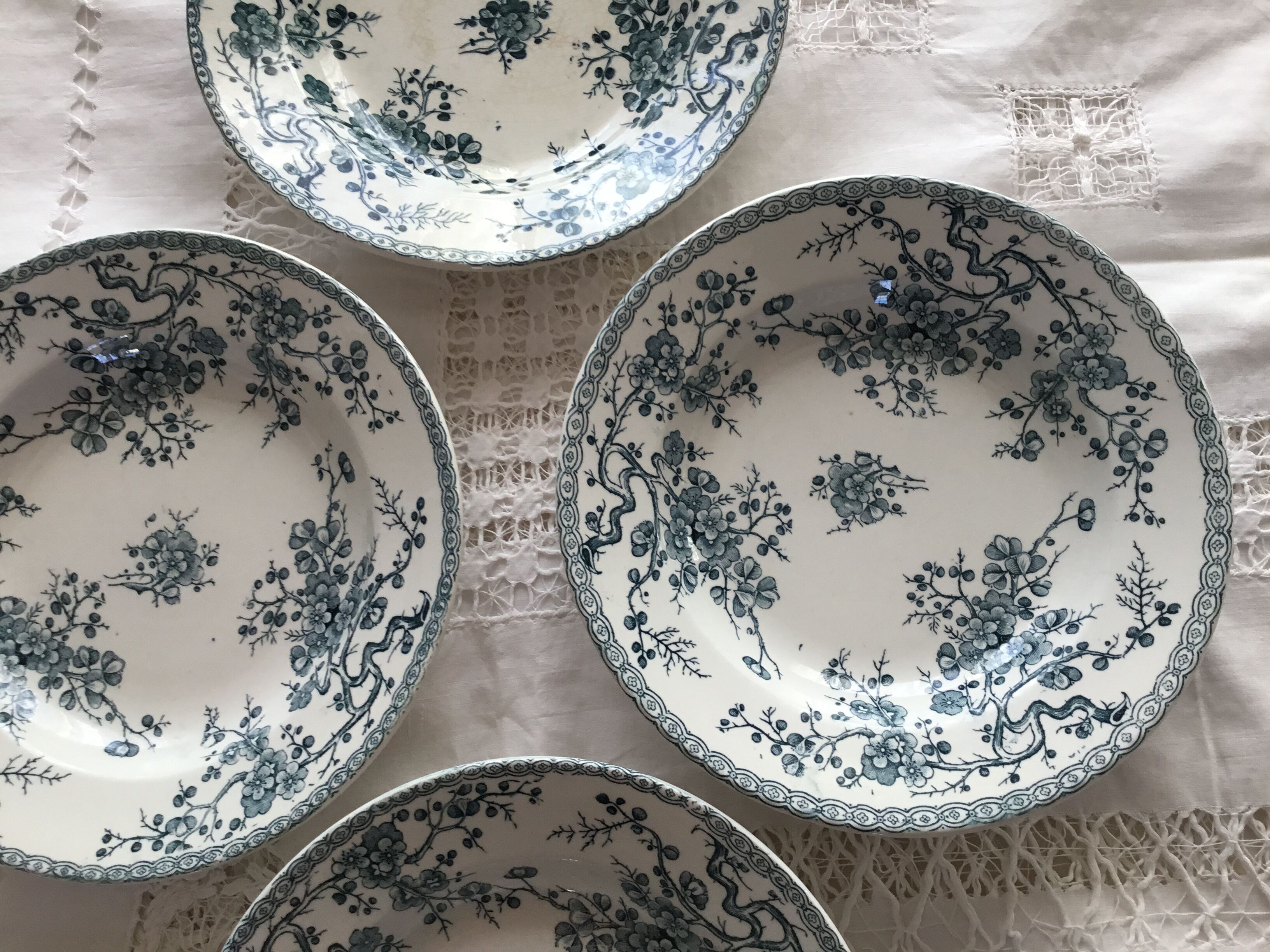 Set of 4 plates of the faience factory of gien