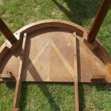 Extendable dining table