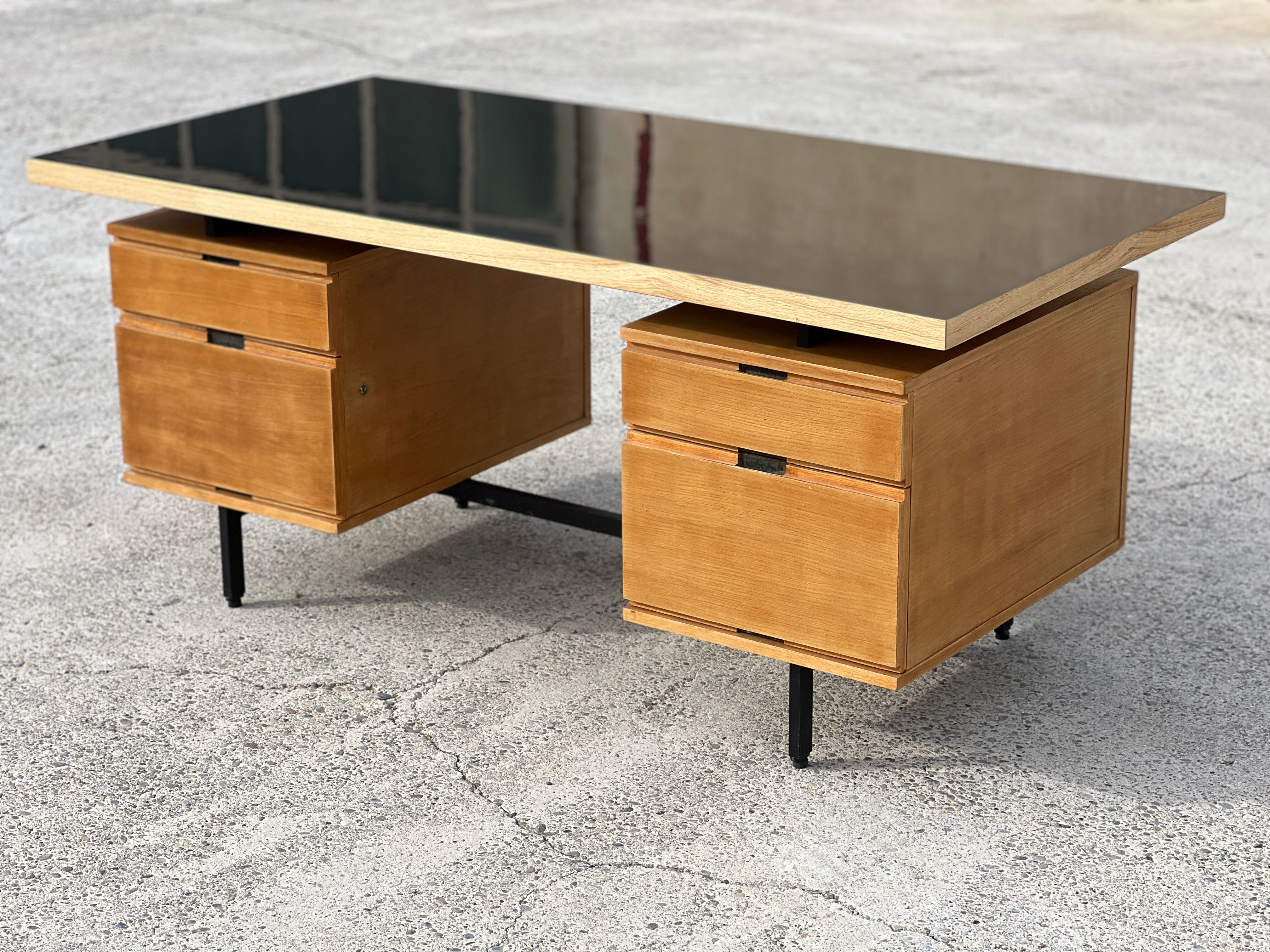 Bureau Pierre Guariche modèle Président 1960