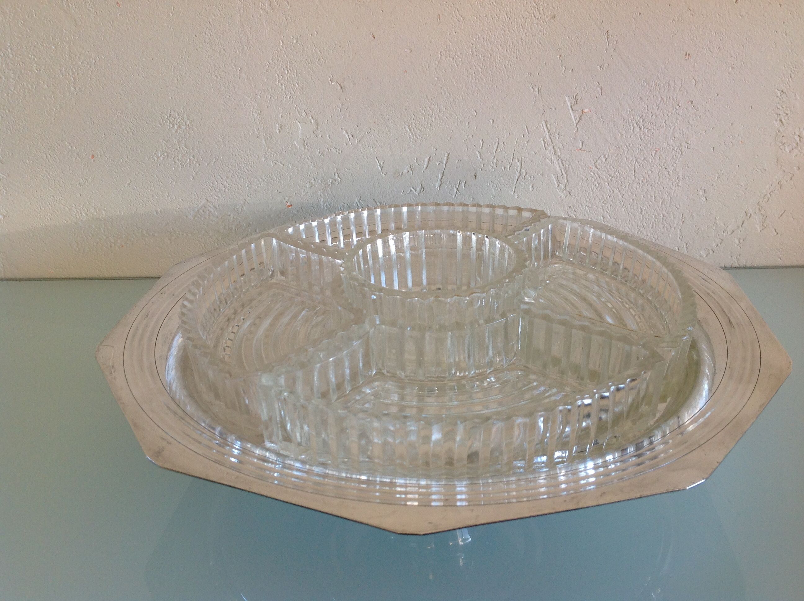 Servant of table on foot shower in silver metal art deco style