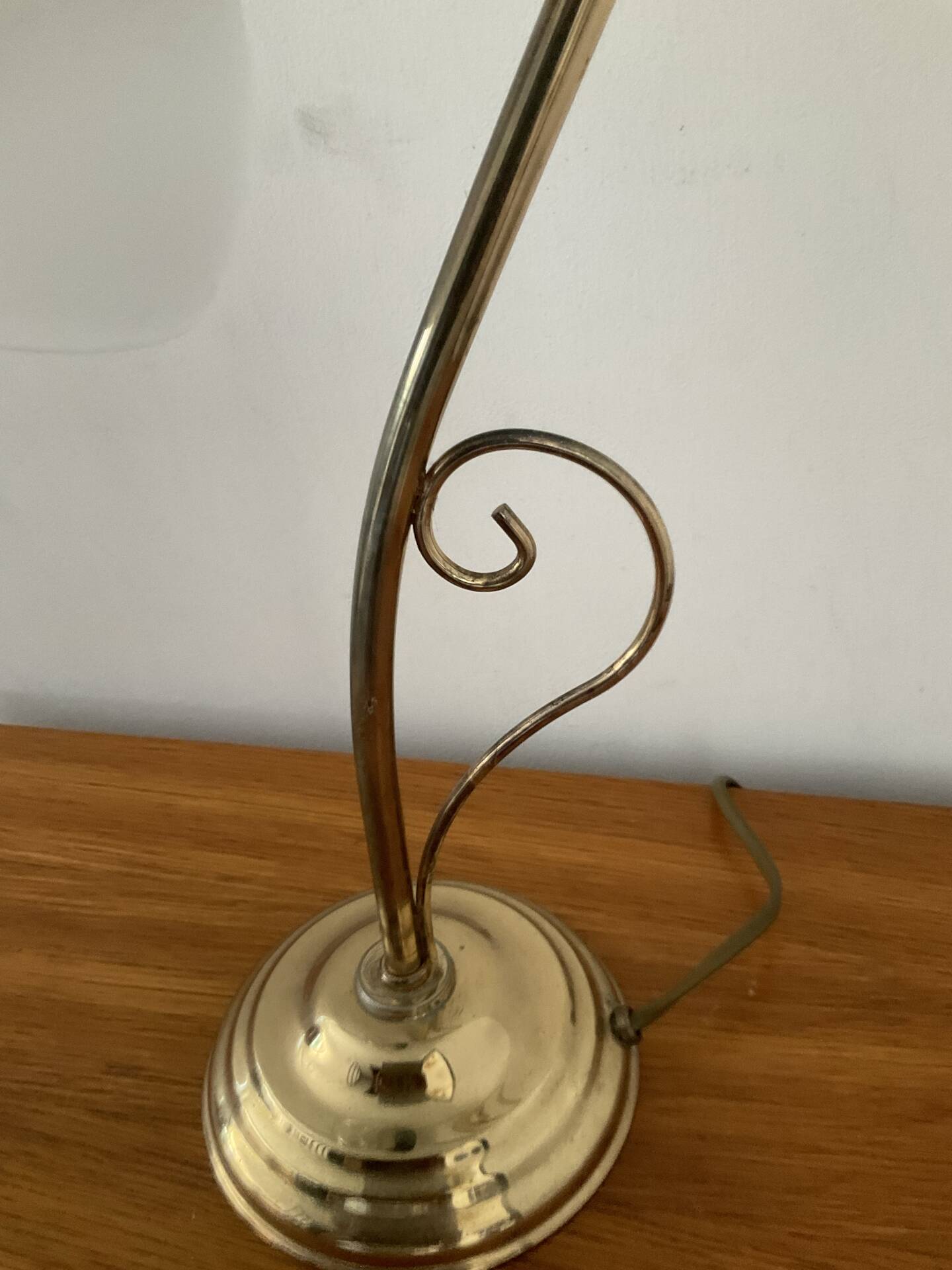 Vintage swan neck lamp in gilded metal and frosted glass
