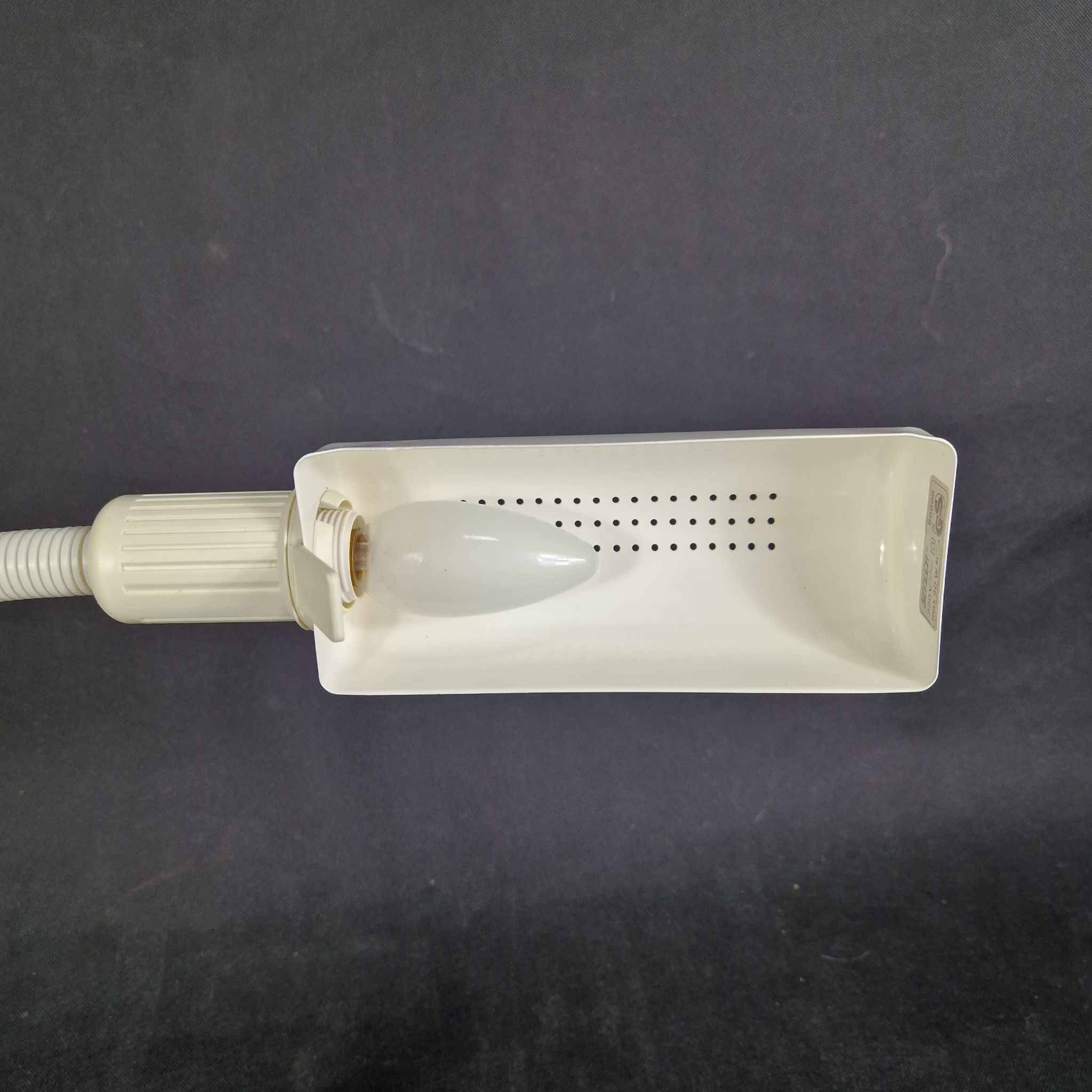 Lampe de bureau design Seneca des années 80 fabriquée en Suède.