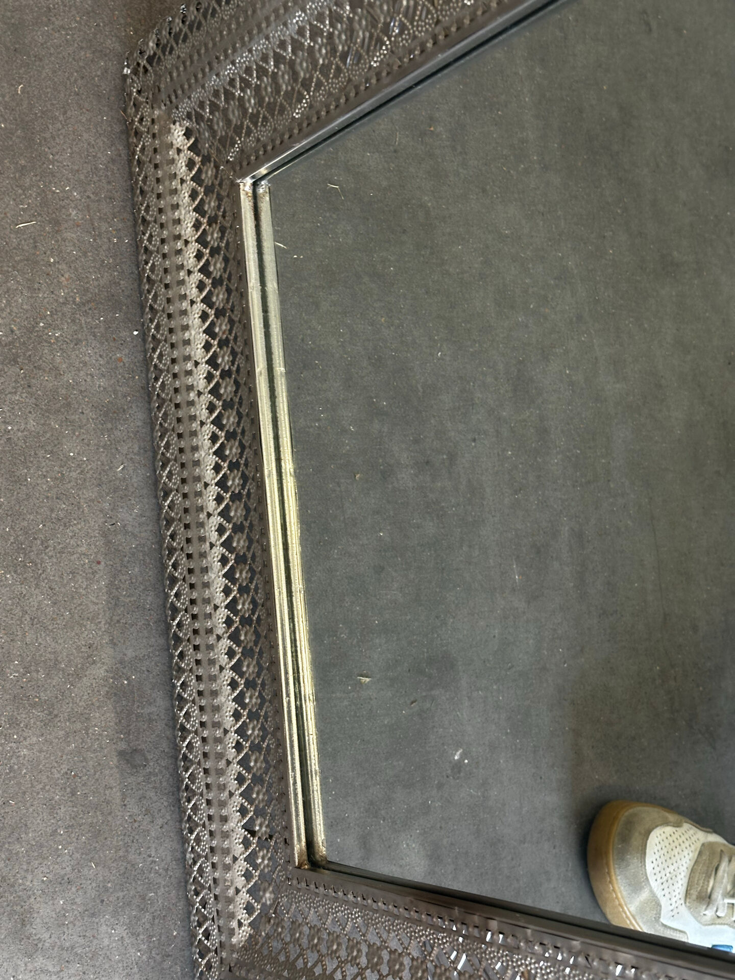 Large oriental mirror in pierced metal - H 116 cm