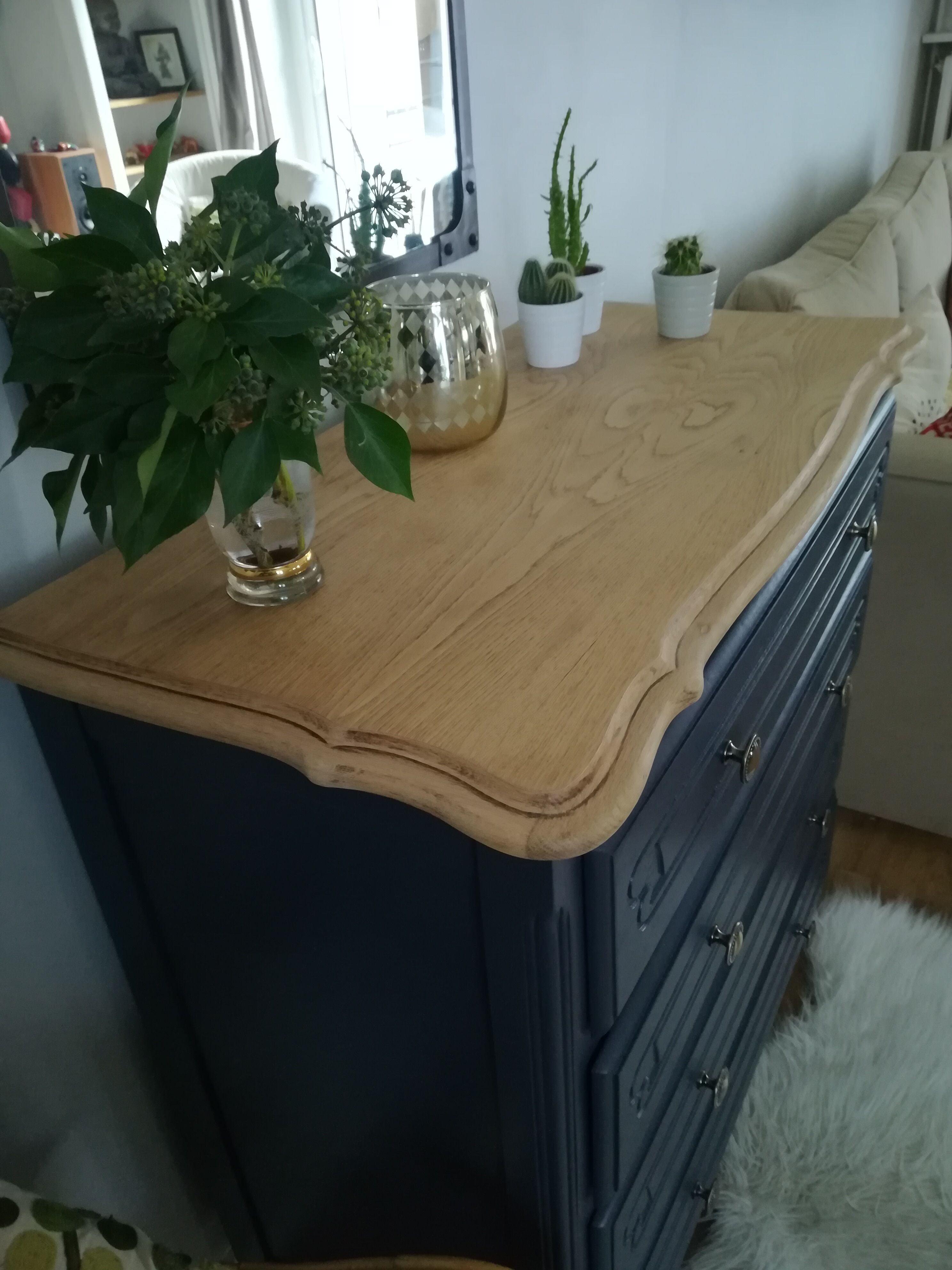 Vintage dresser, solid wood tray
