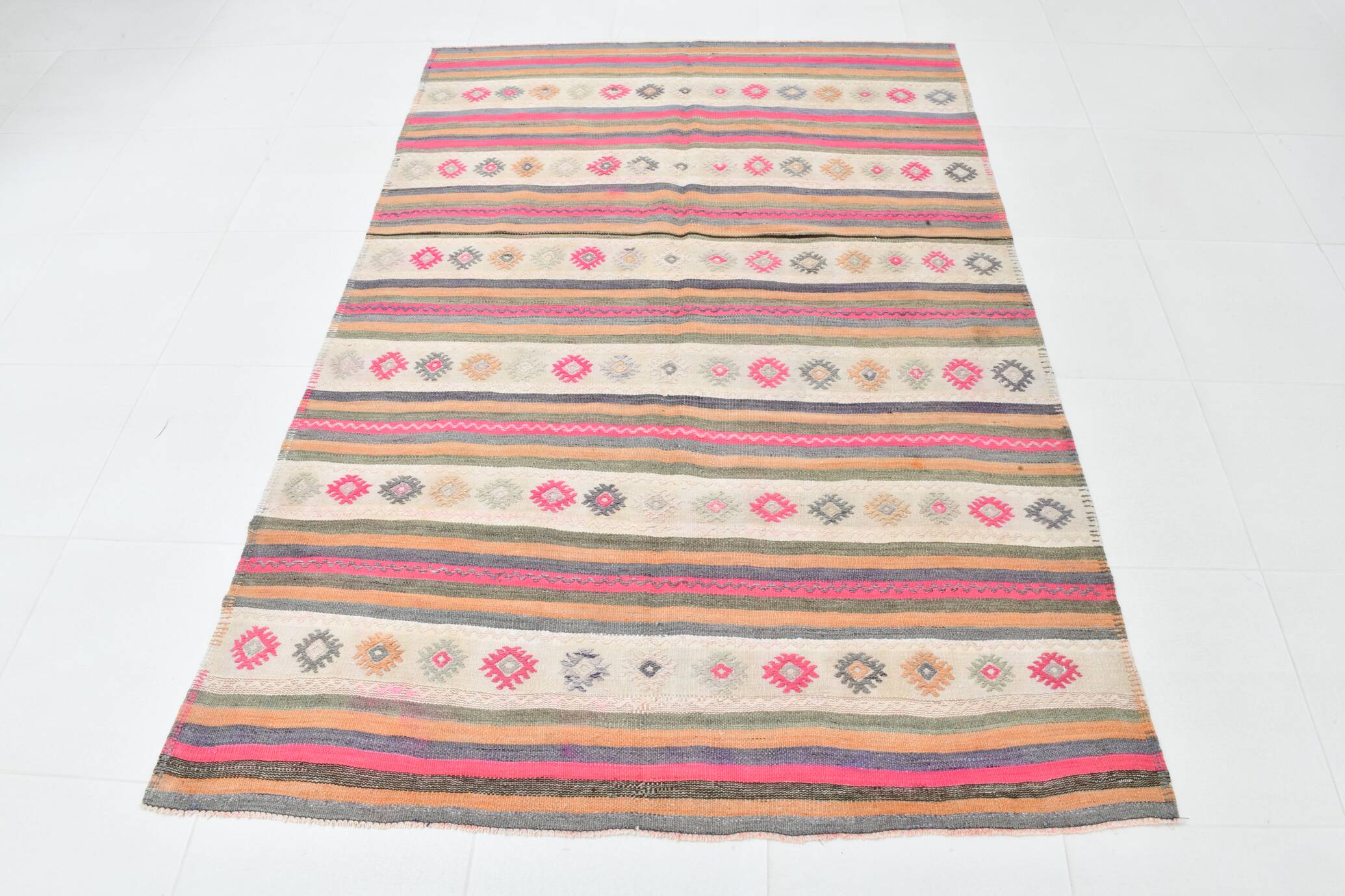 Beige & Pink Wool Kilim Rug, 142x203Cm Handknotted Carpet, 5x7 Rugs