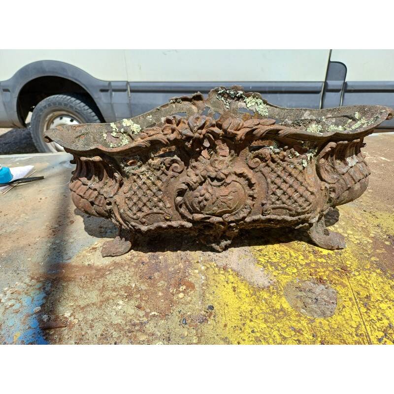 1 cast iron planter from 1900 from Charleville - Mézières, rockery style