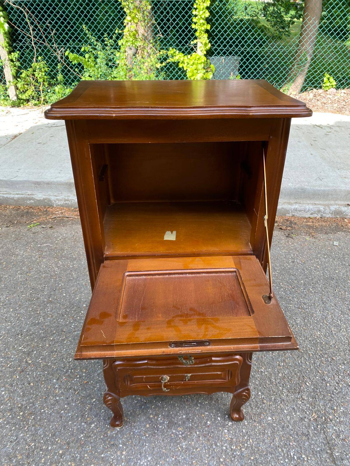 Commode en bois massif Louis XV chiffonnier