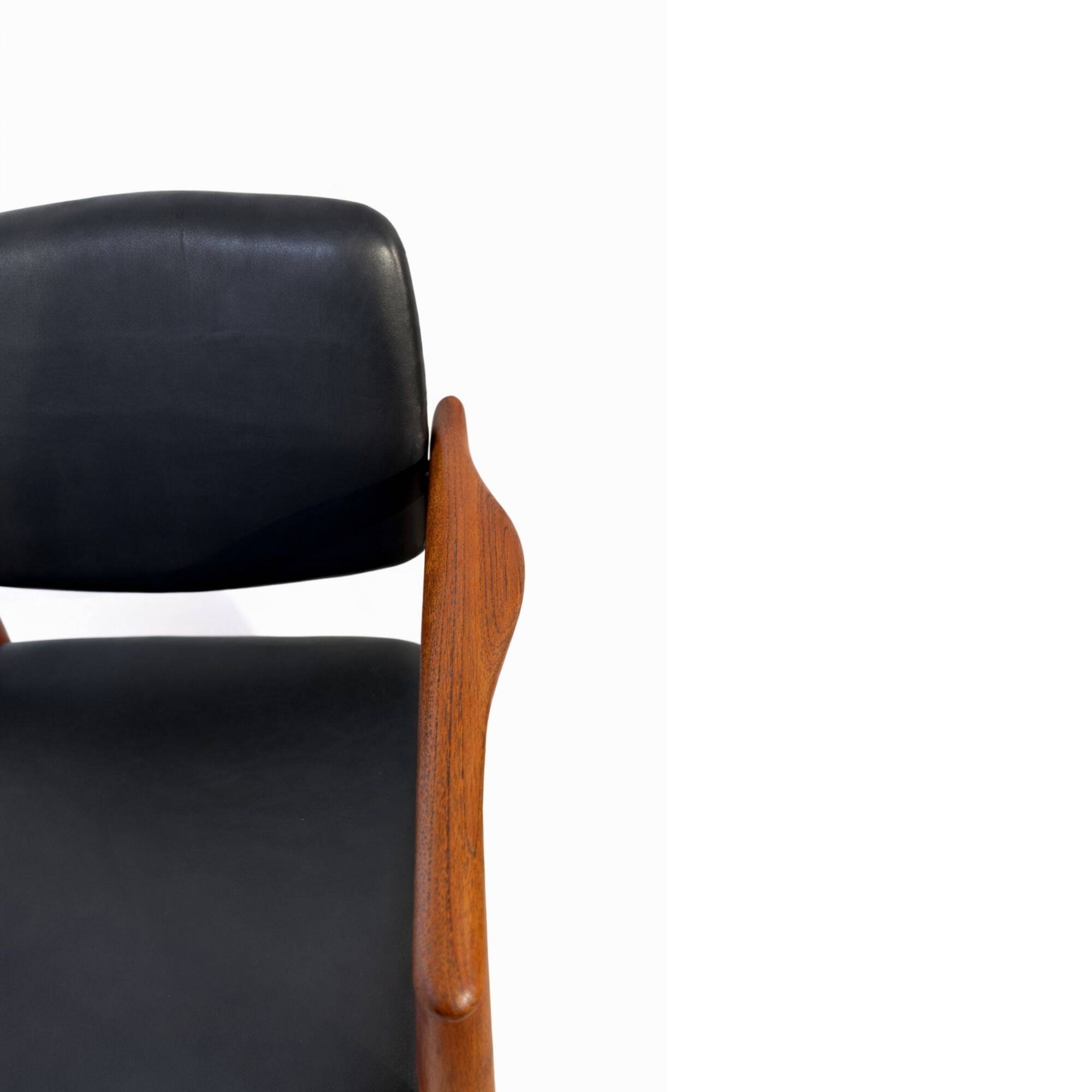 Captain chair by Erik Buch