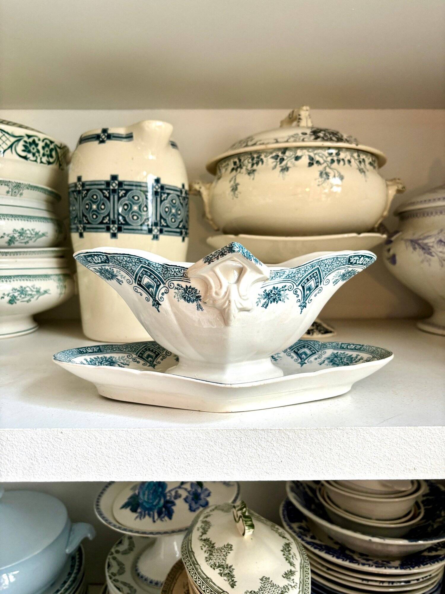 Blue and white iron earth gravy boat