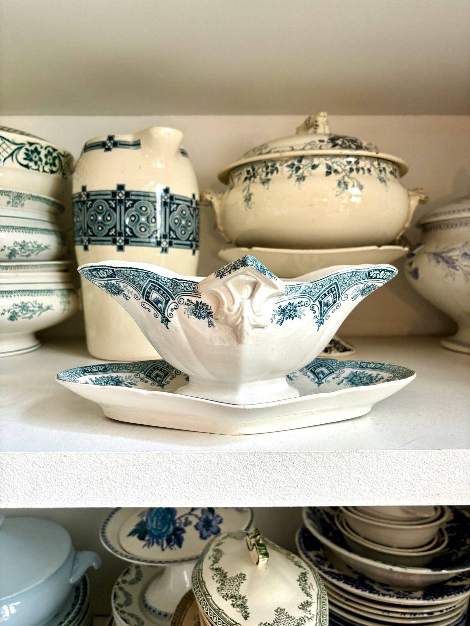 Saucière en terre de fer bleue et blanche