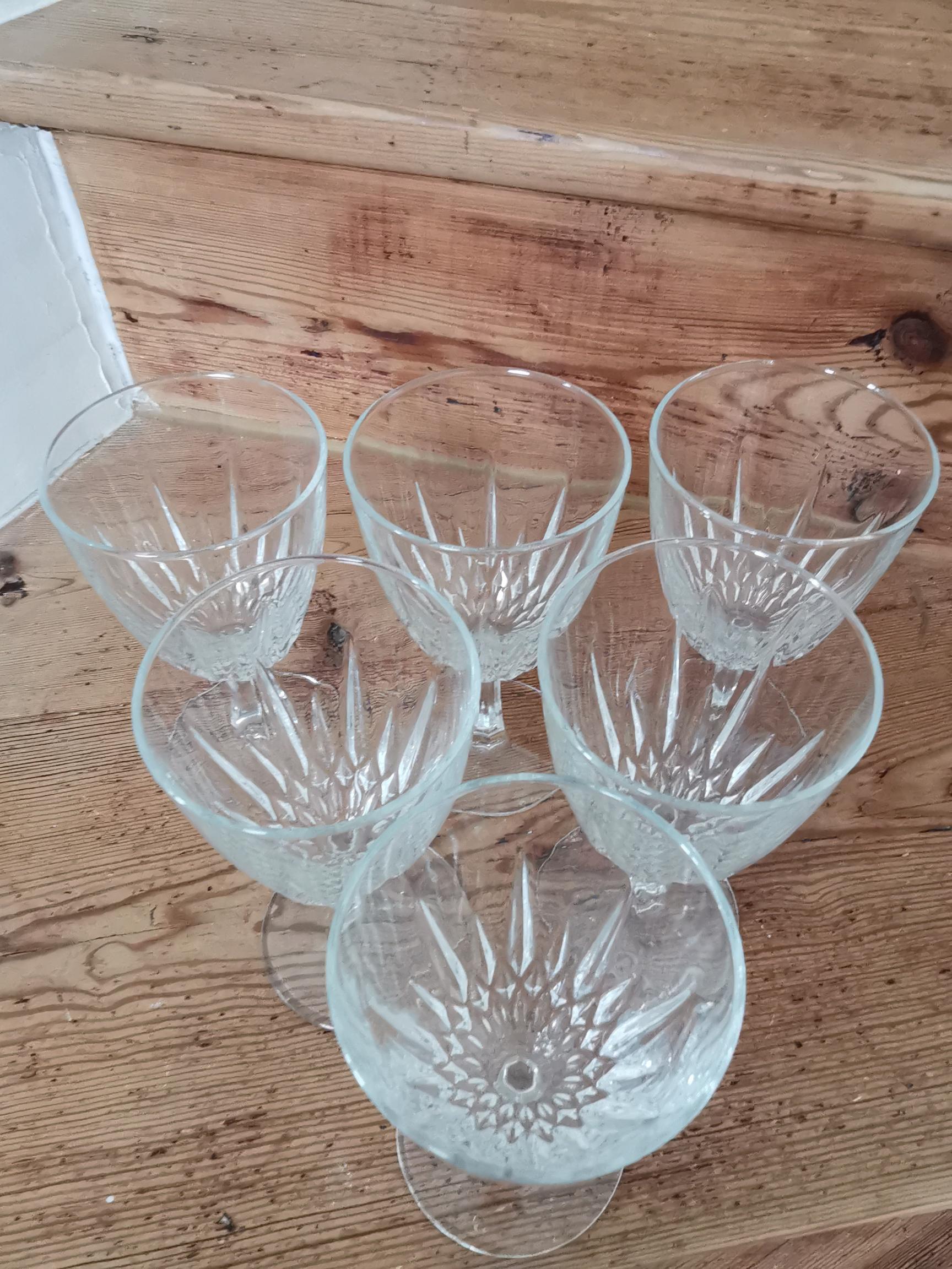 Service of 6 glasses of chiseled water