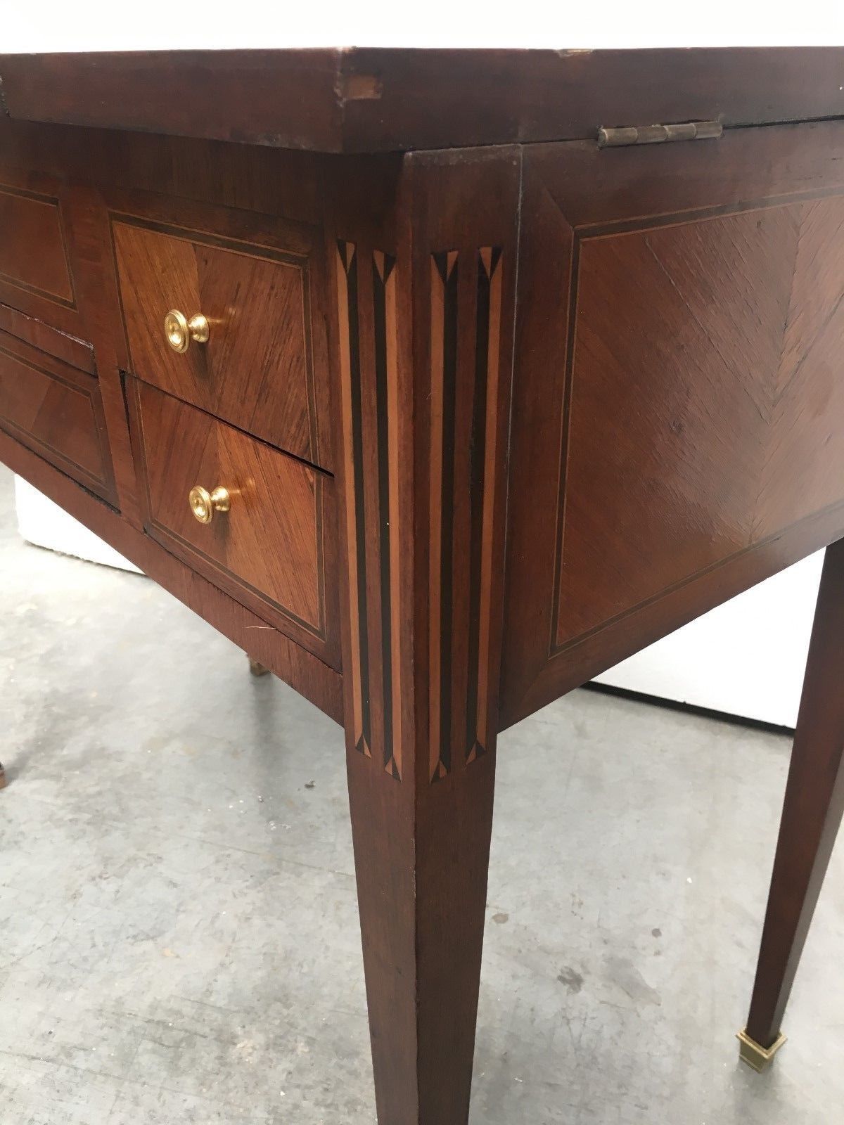 Louis XVI style powder