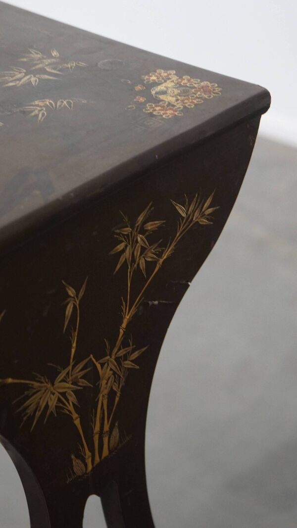 Ensemble de 2 tables d'appoint japonaises vintage laquées