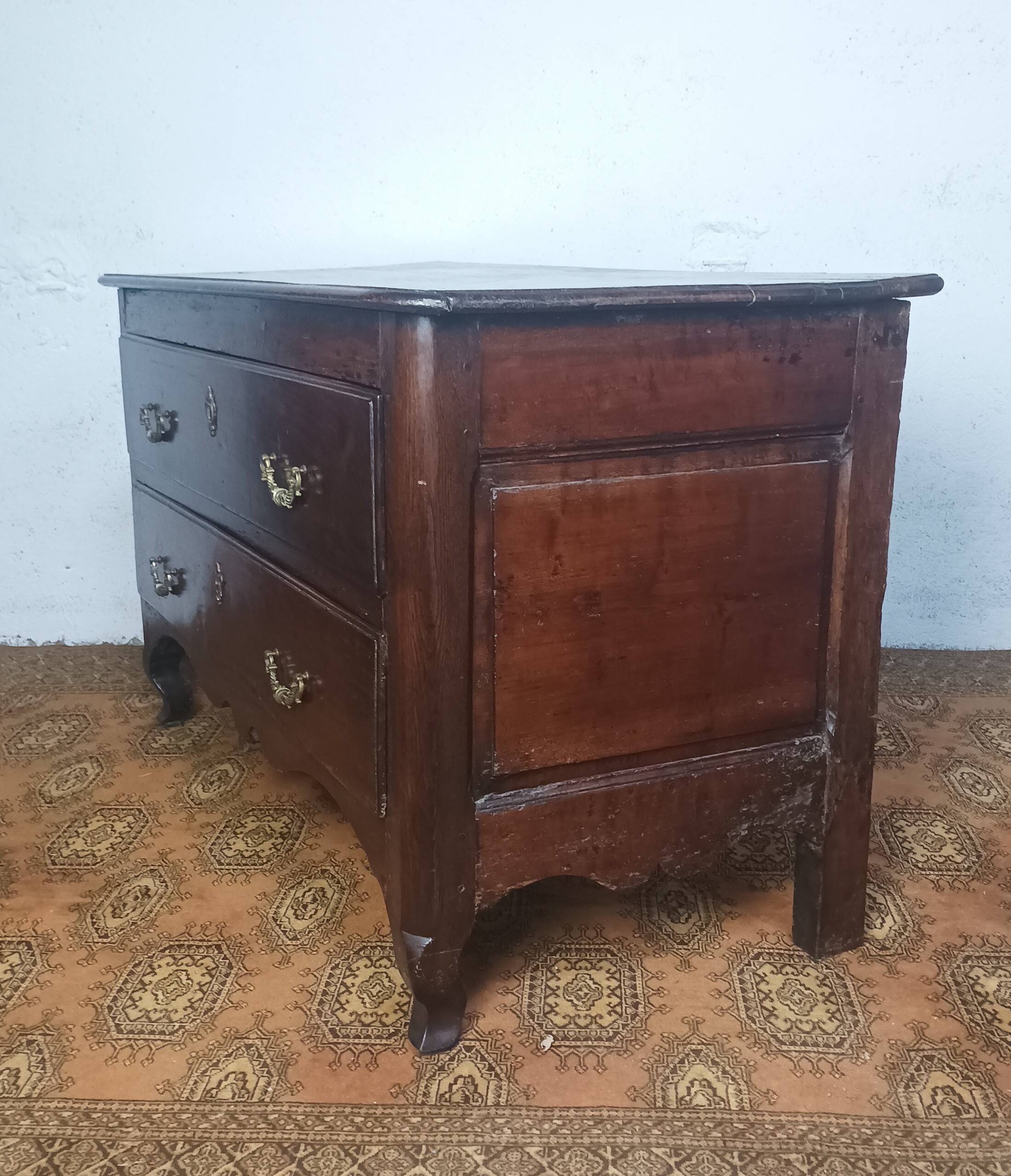 Grande commode sauteuse époque 18ème