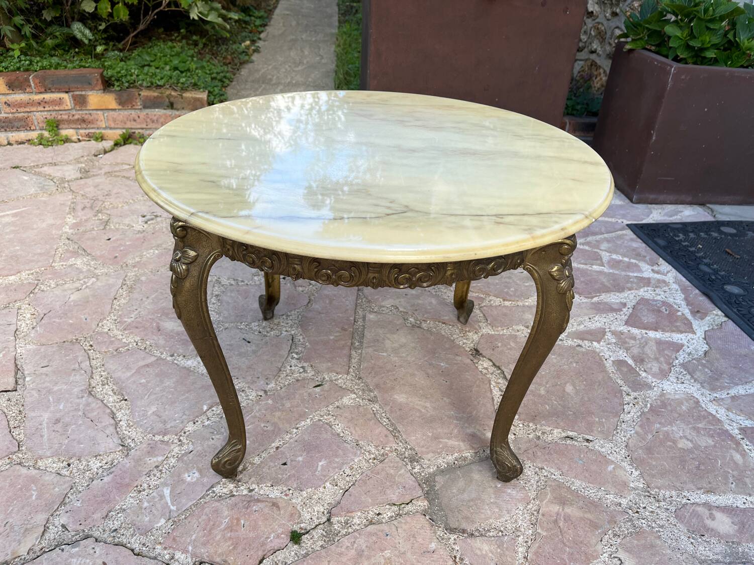 Table basse dessus marbre