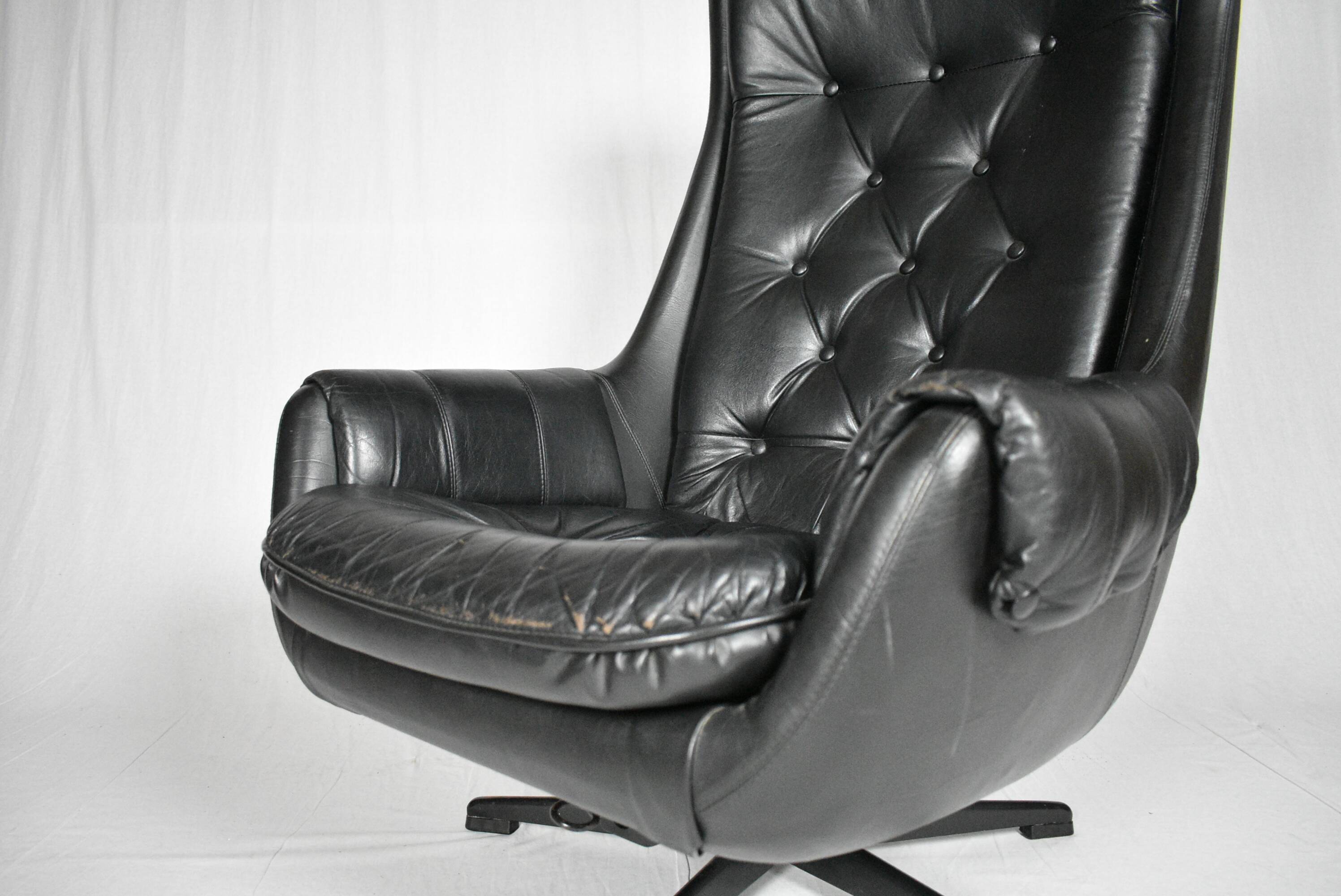 Design Scandinavian Leather Armchair / Lounge Chair by Peem, 1970´s.