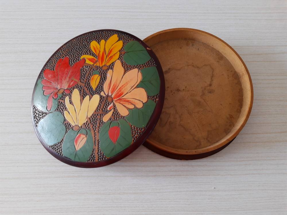 Boite ronde en bois décor floral