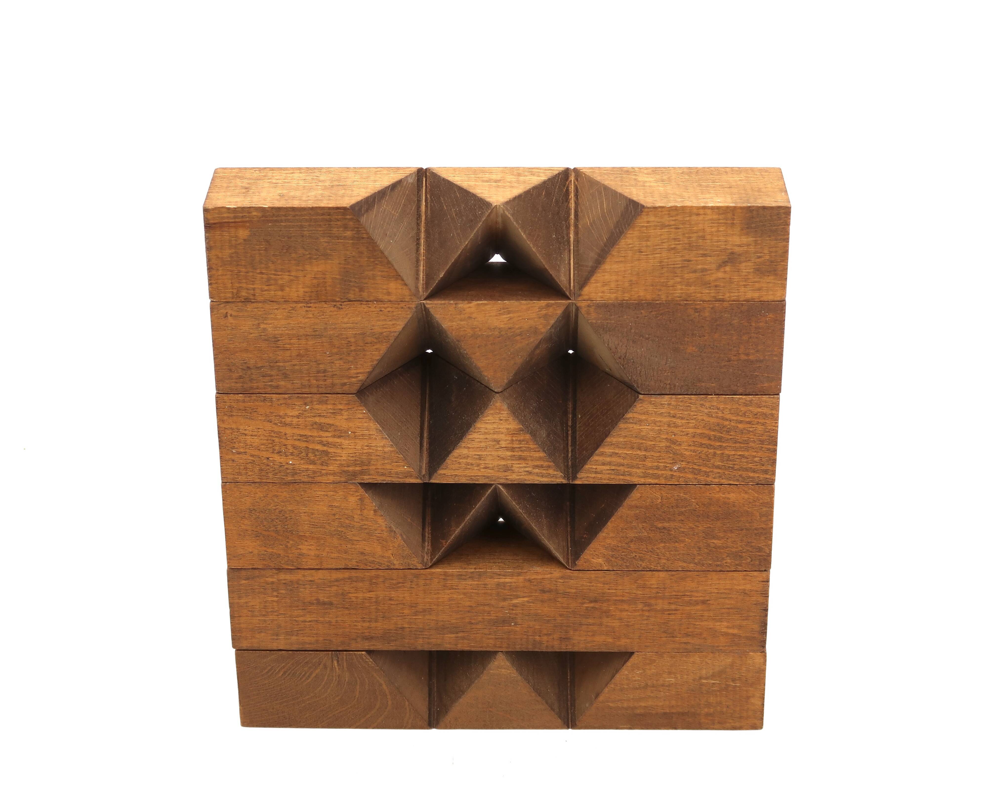 Minimalist and geometric wooden sculpture, 1970s.