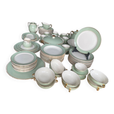 Villeroy & Boch table service in celadon green and ivory, 102 pieces.