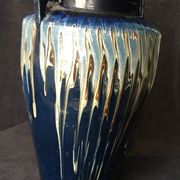 Vase en céramique vernissée à deux anses triangulaires
