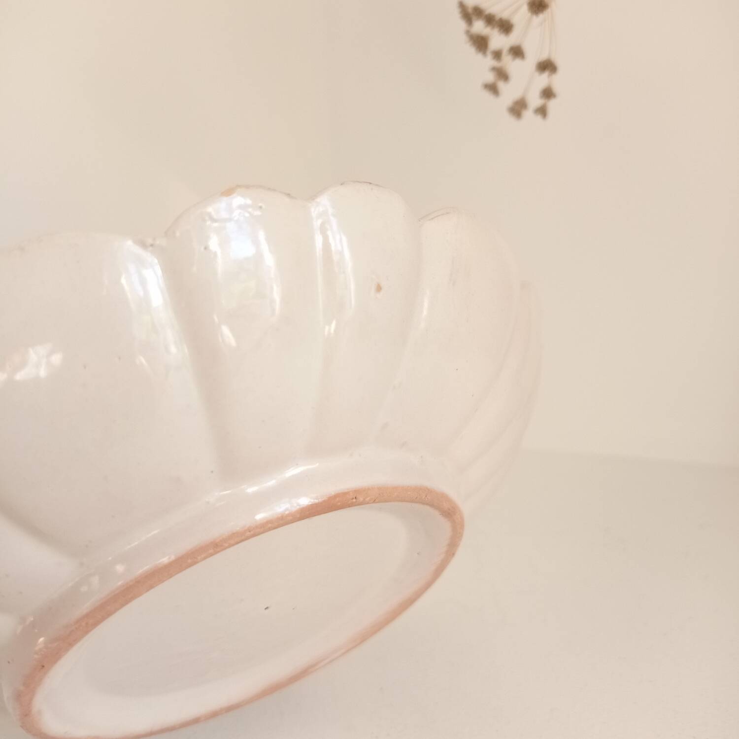 Scalloped decorative plate