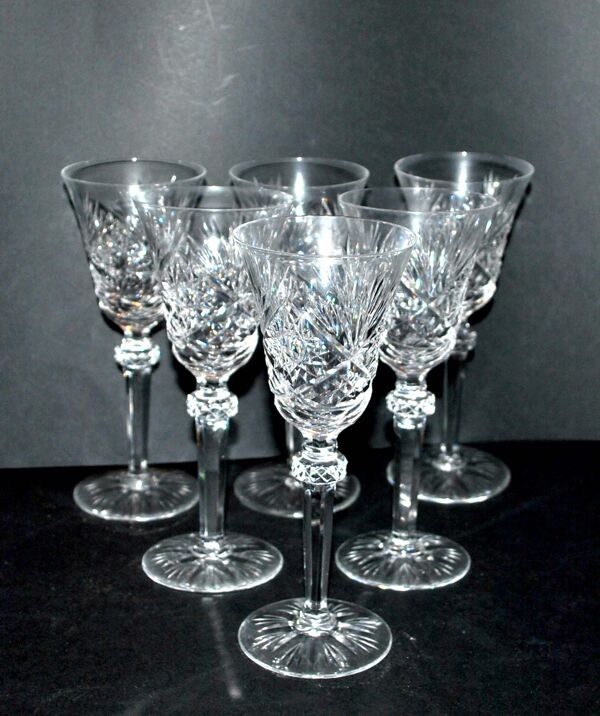 Lot de 6 verres à vin en cristal taillé diamant lemberg ou saint-louis 17cm