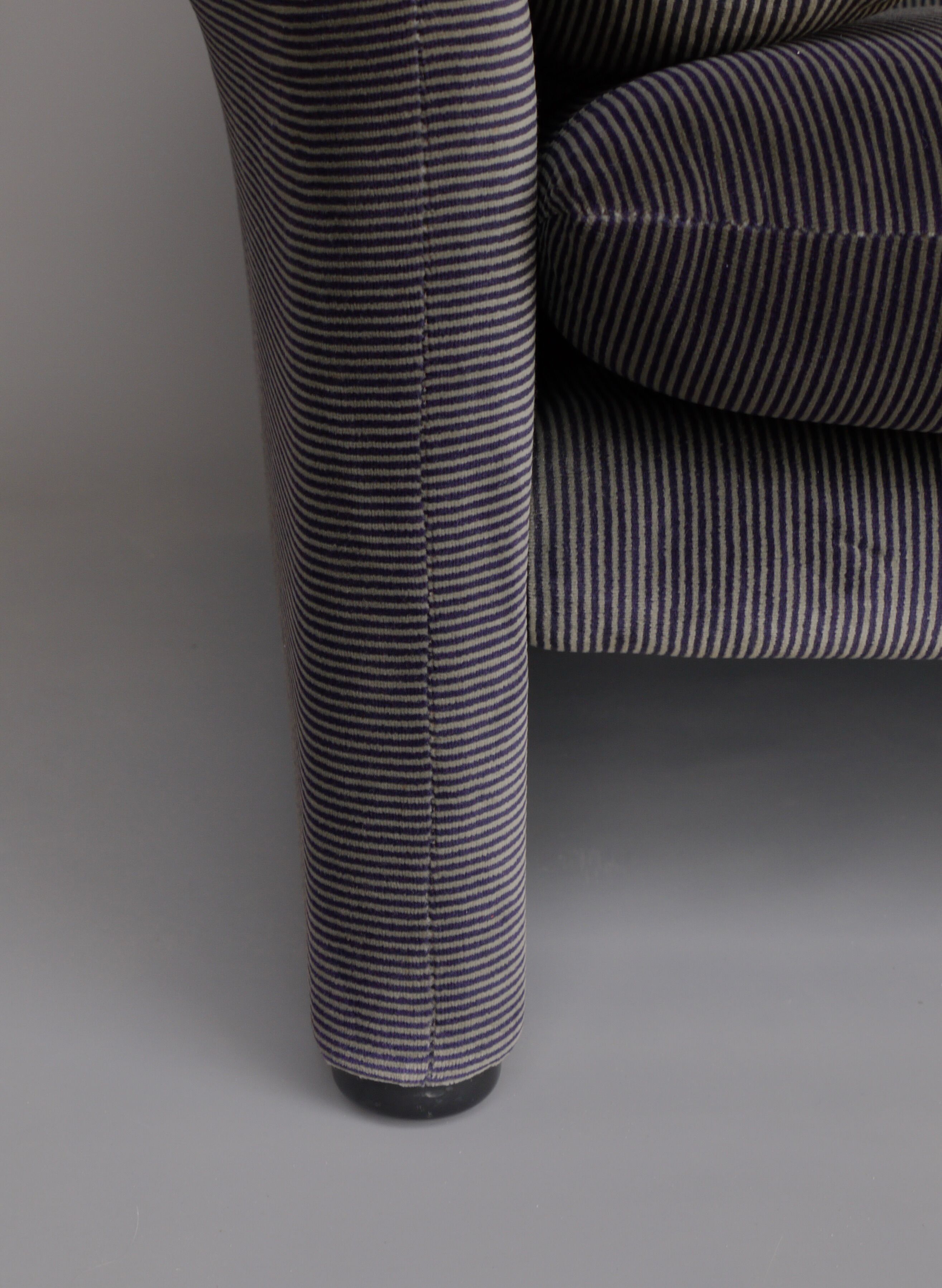 3-seater model Maralunga sofa by Vico Magistretti, Cassina