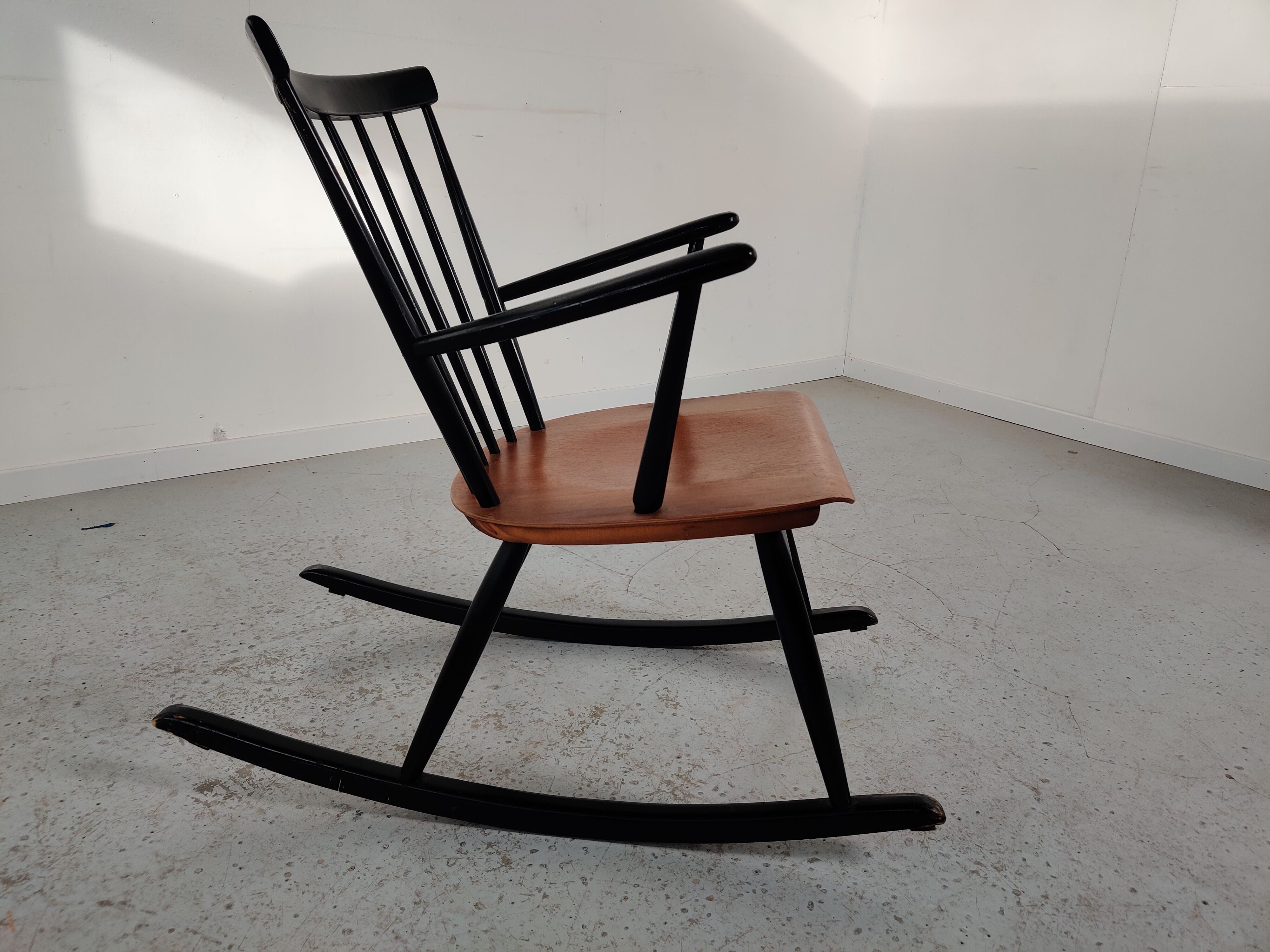 Rocking scandinavian vintage chair, 60s