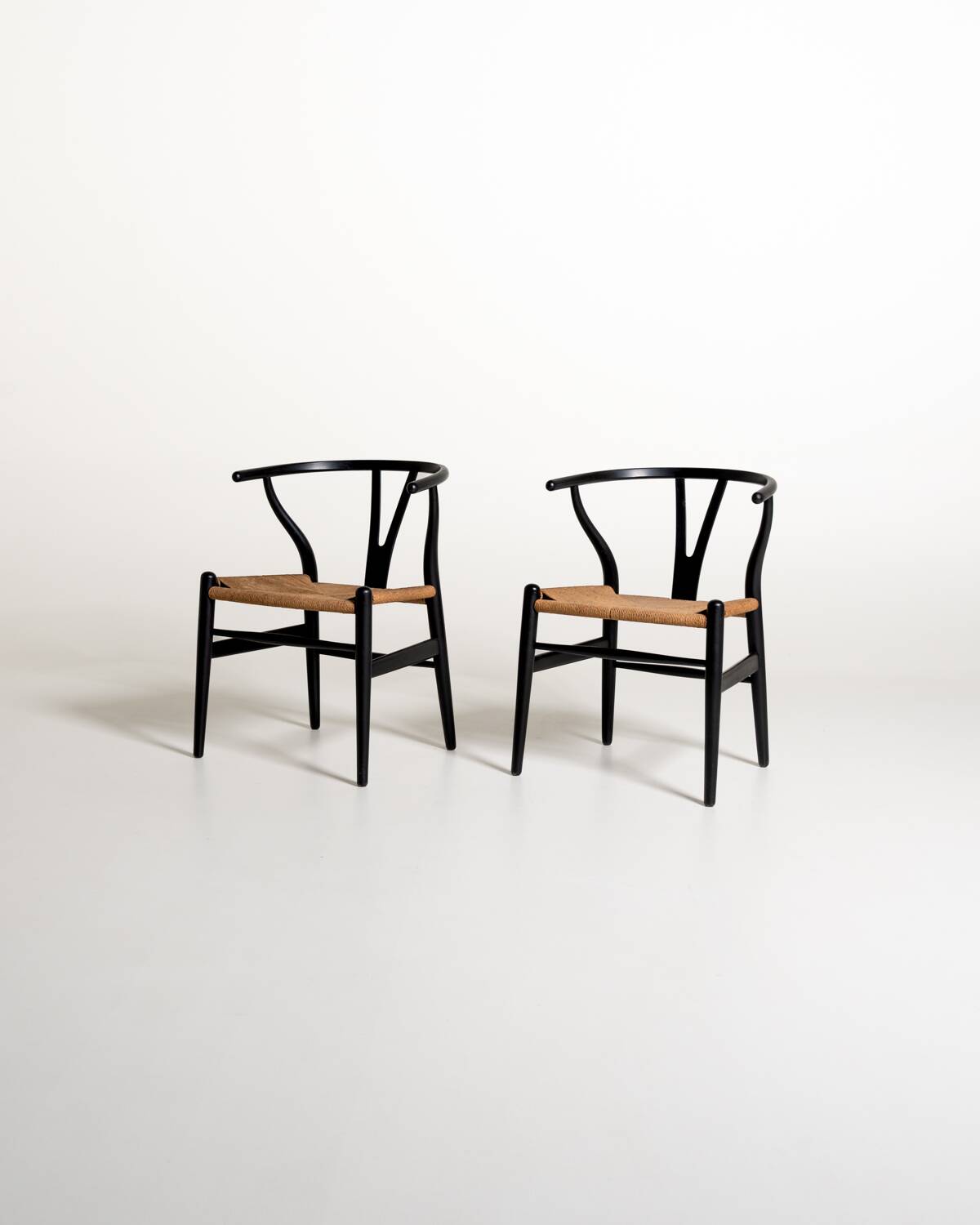 Ensemble de 2 chaises "Wishbone Chair" "CH24" par Hans J. Wegner, 1950