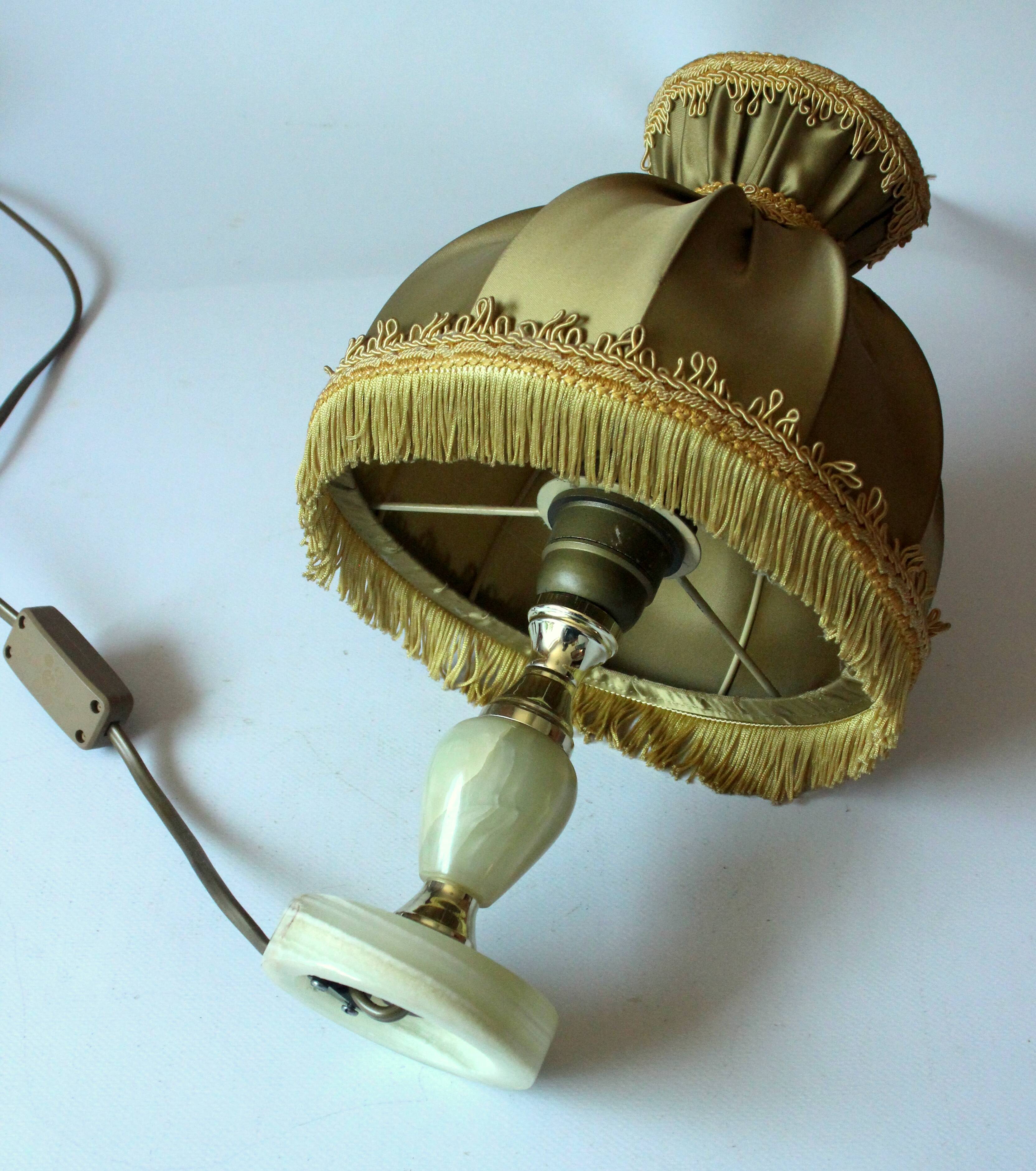 1970s onyx/brass footed table lamp