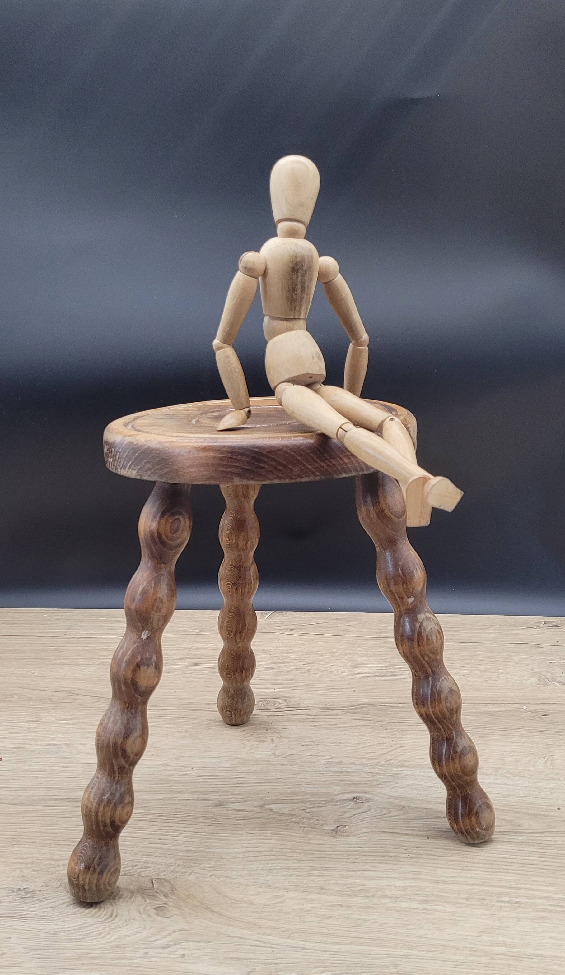 Tabouret tripode pieds boules