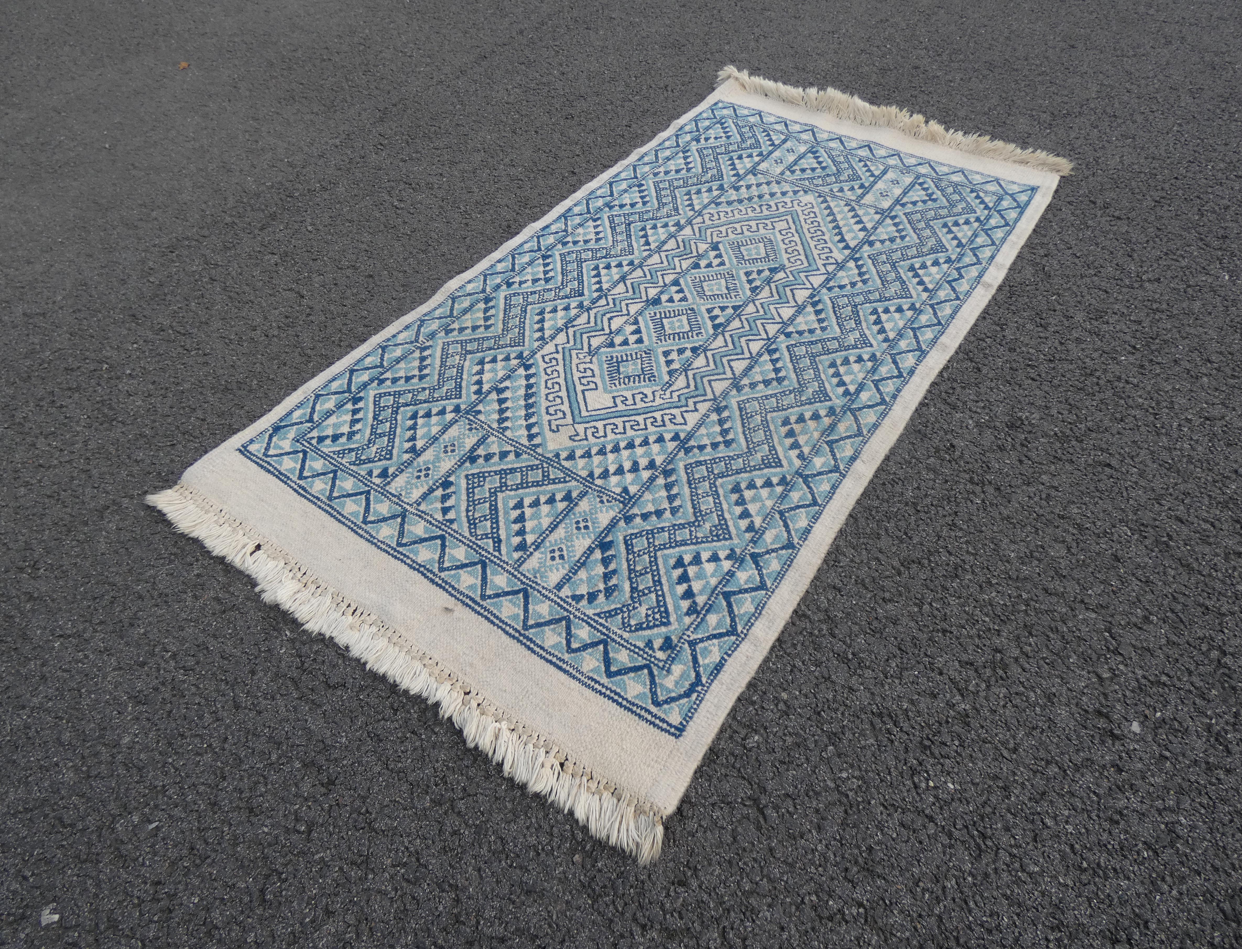 Oriental carpet 138 cm x 70 cm