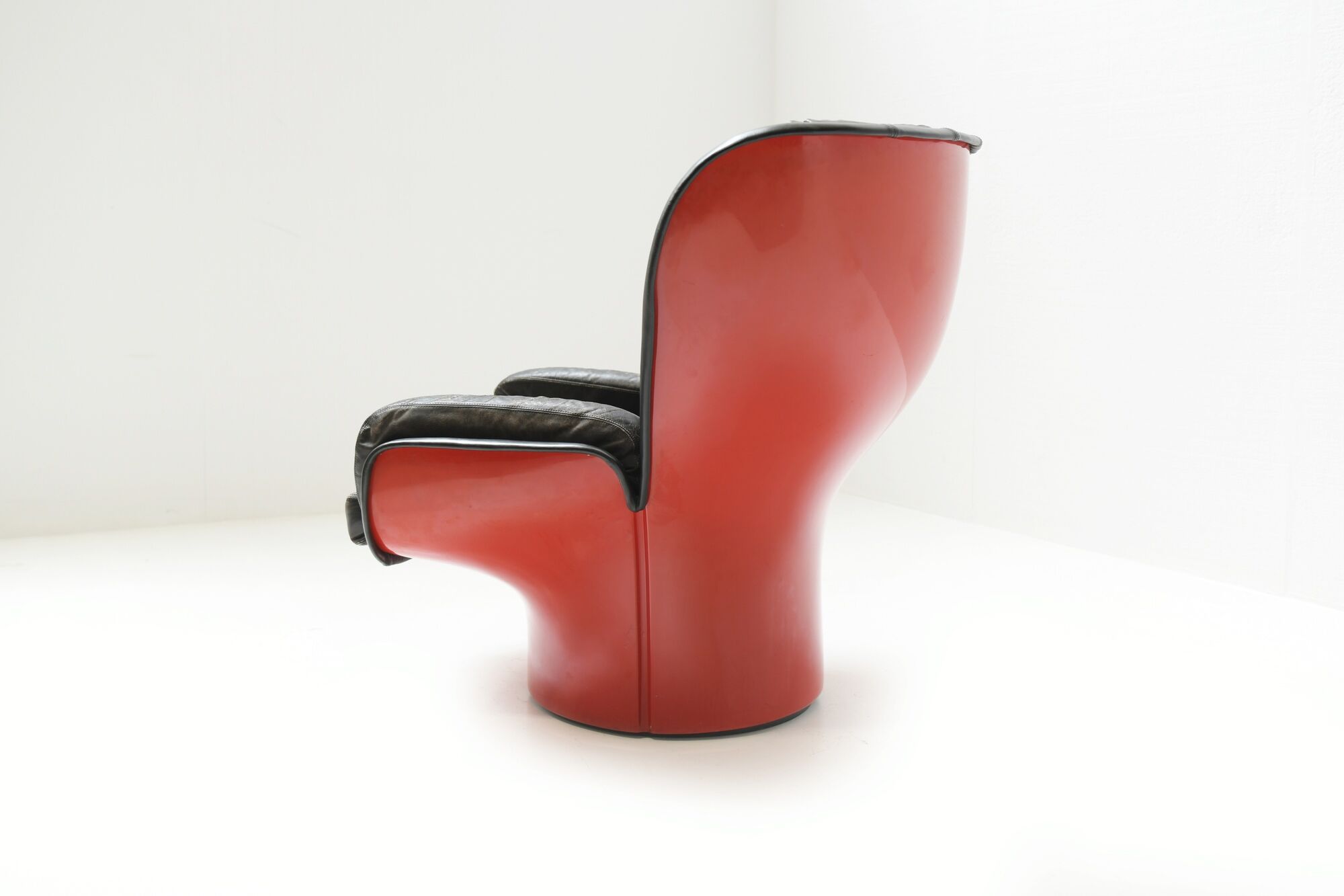 Vintage Elda chair in black leather & red shell by Joe Colombo for Comfort Italy