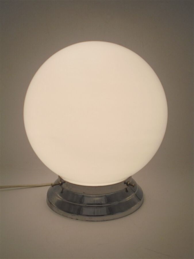 Art deco luminaire in opaline