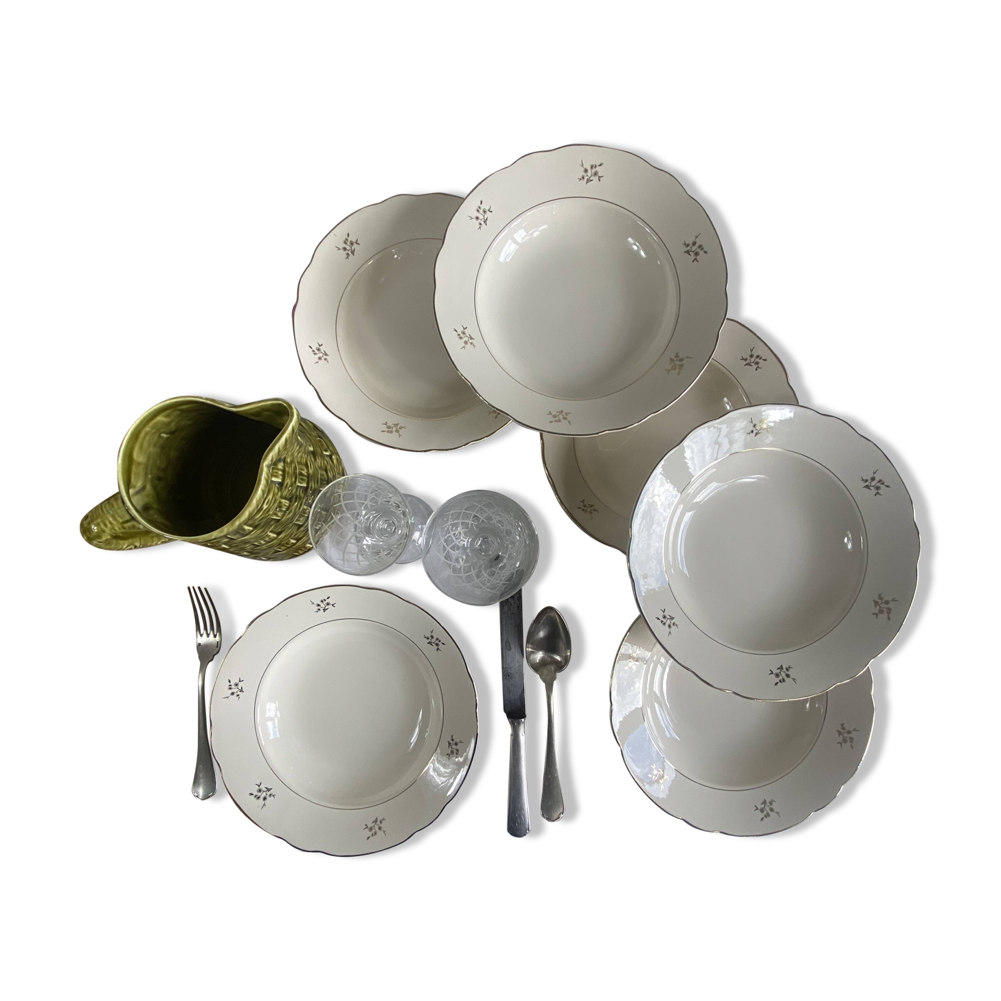 6 antique cream and gold earthenware deep plates by Villeroy and Boch.