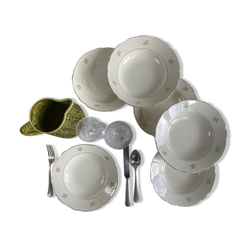 6 antique cream and gilded earthenware deep plates by Villeroy and Boch.