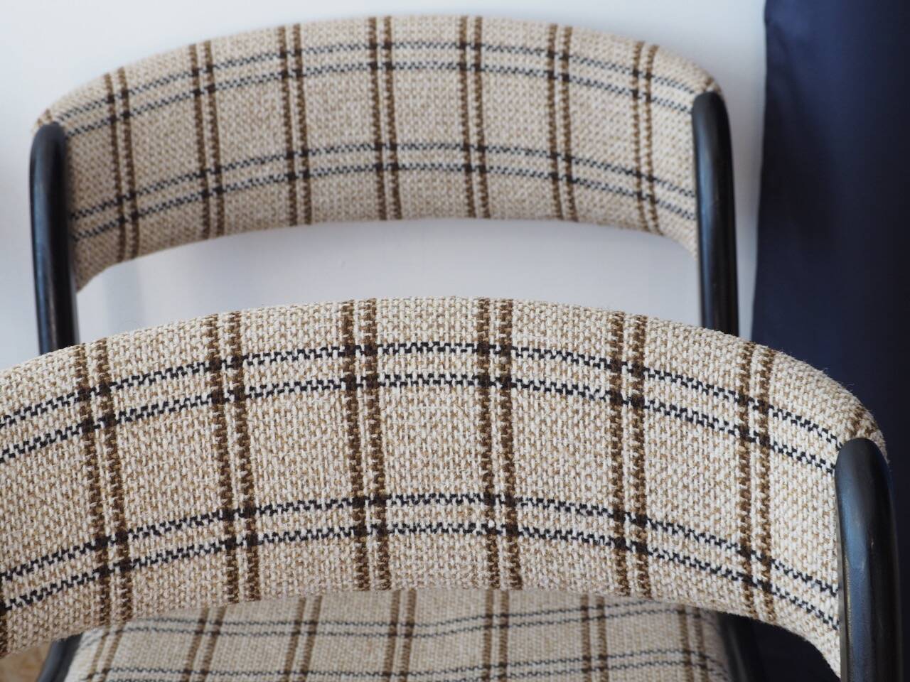 4 self-service chairs