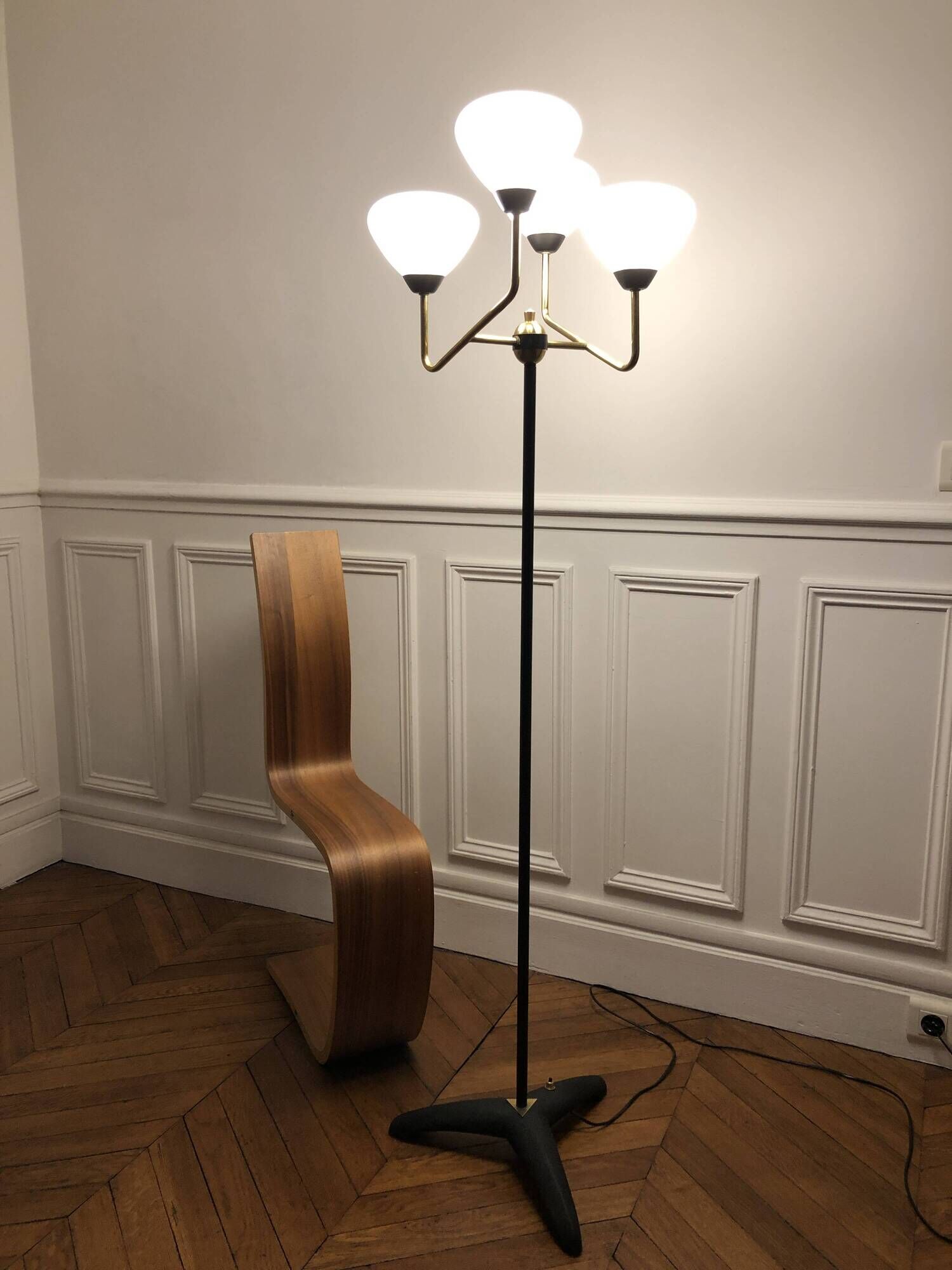 Modernist floor lamp with 4 lights in brass and opaline, Stilnovo style – Year 1960