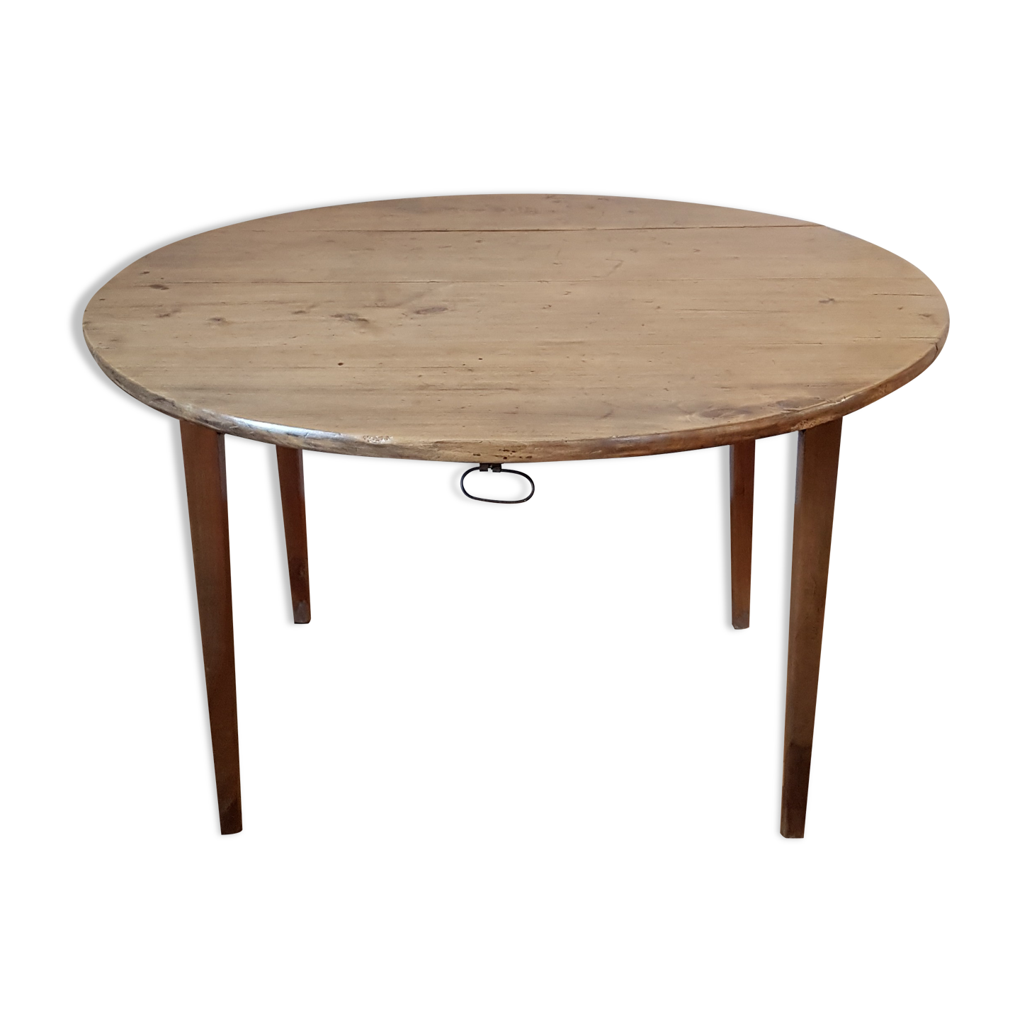 Round table with flaps