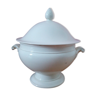 Soupière en porcelaine opaque Creil Montereau de la fin du XIXieme avec son couvercle